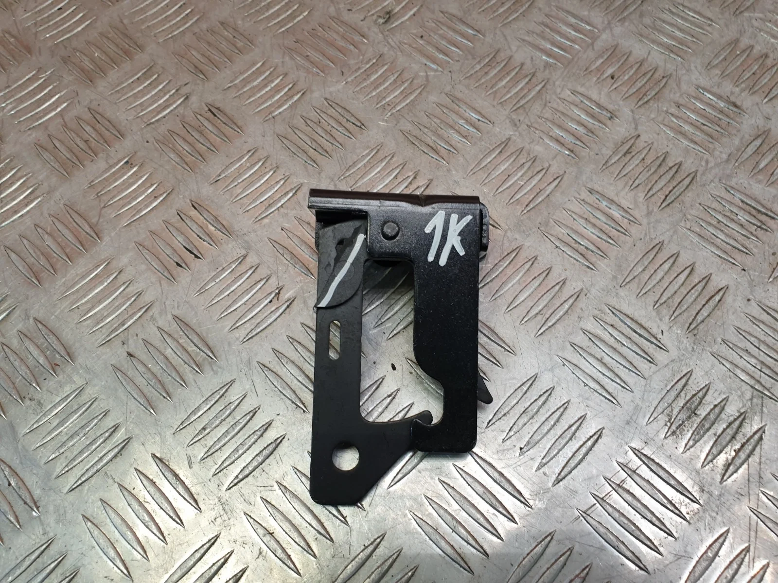 Крюк замка капота Mercedes GLE-Class 2018-нв V167