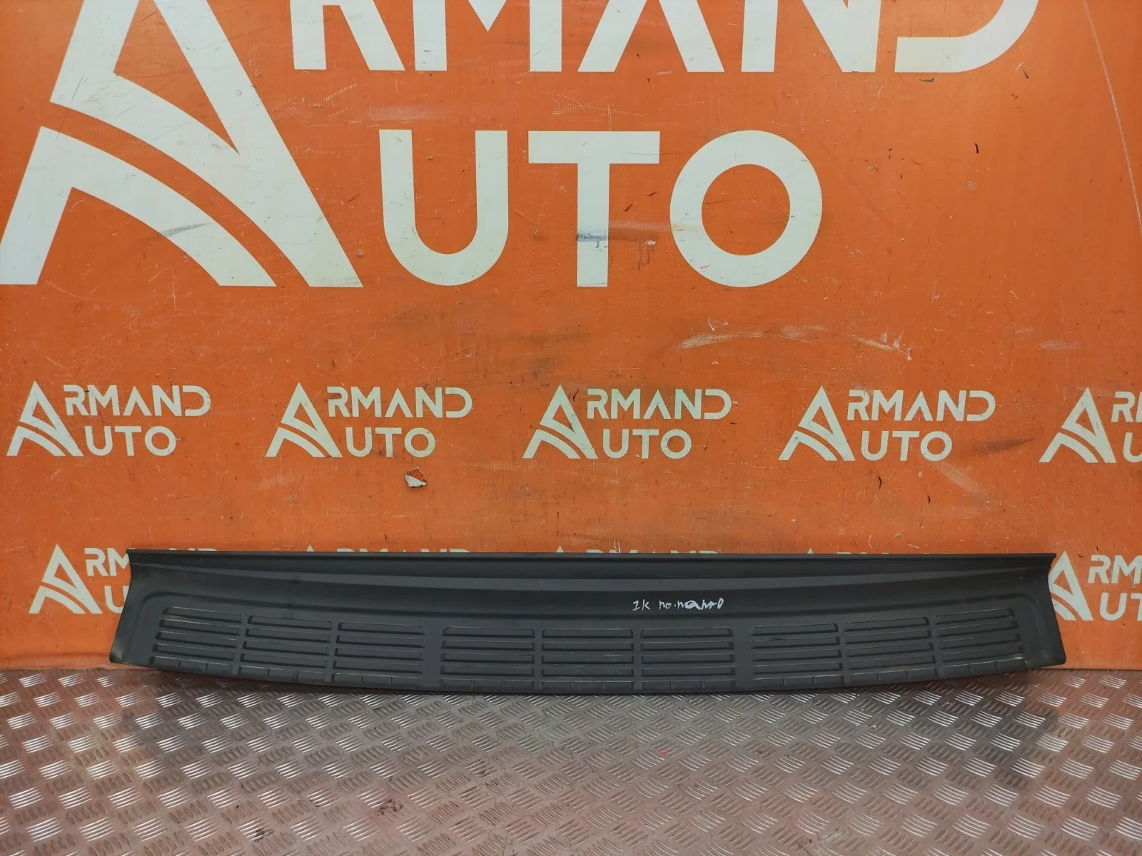 Накладка бампера верхняя Toyota Land Cruiser 2007-2021