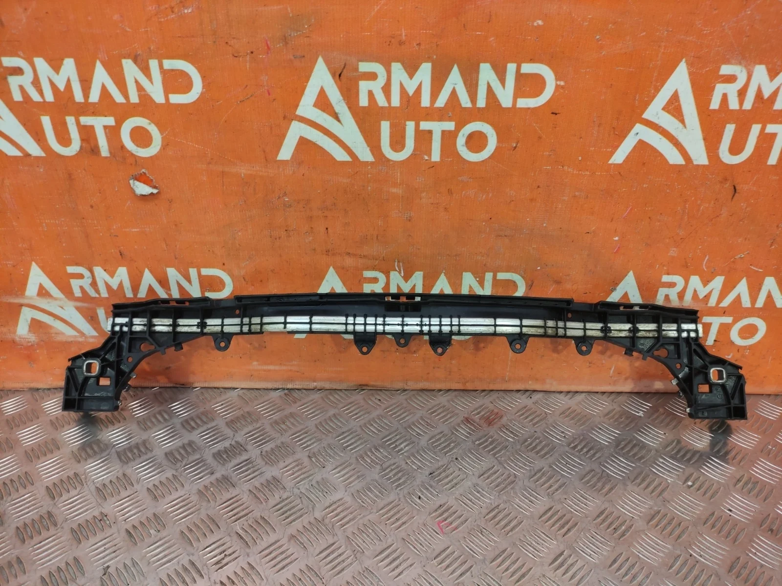 Кронштейн радиатора Mercedes -Class 2014-2021 W205