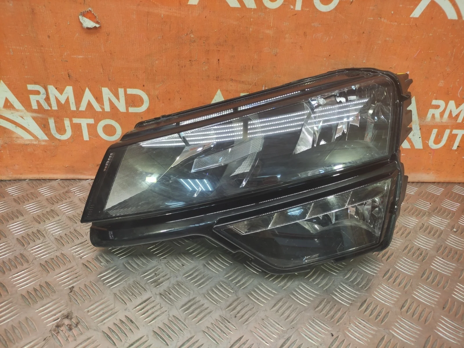 Фара Skoda Karoq 2017-нв