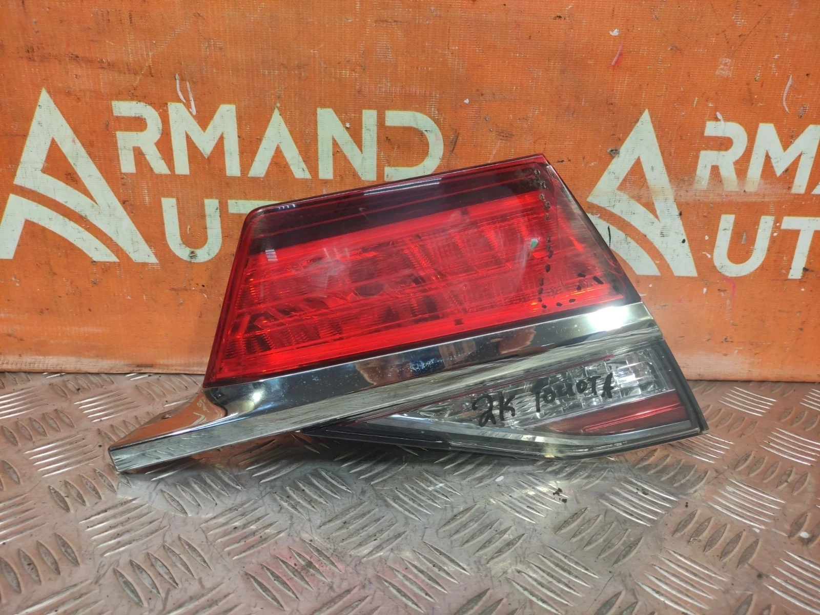 Фонарь внутренний Toyota Camry 2014-2018 7 XV50