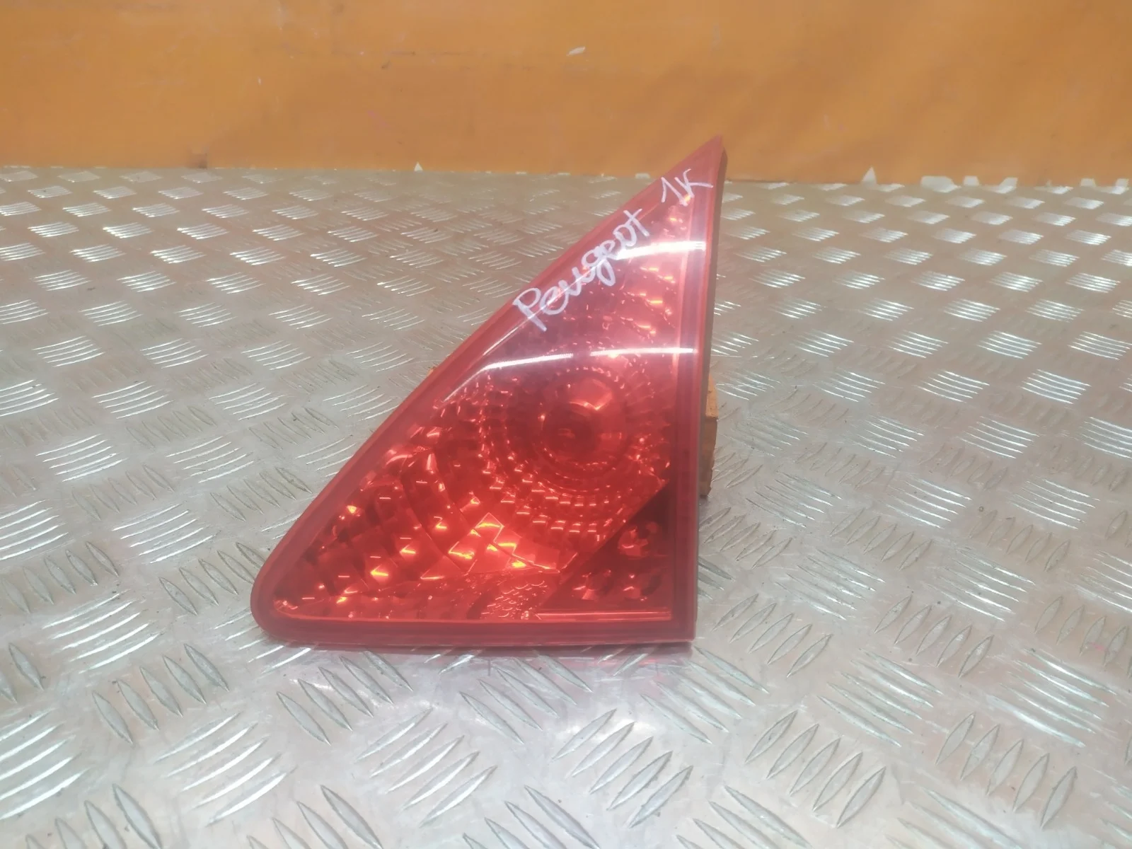 Фонарь внутренний Peugeot 3008 2009-2016