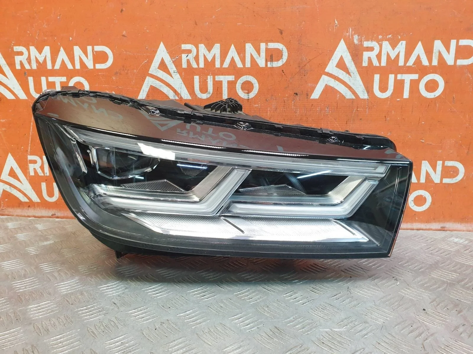 Фара Audi Q5 2017-2020 FY