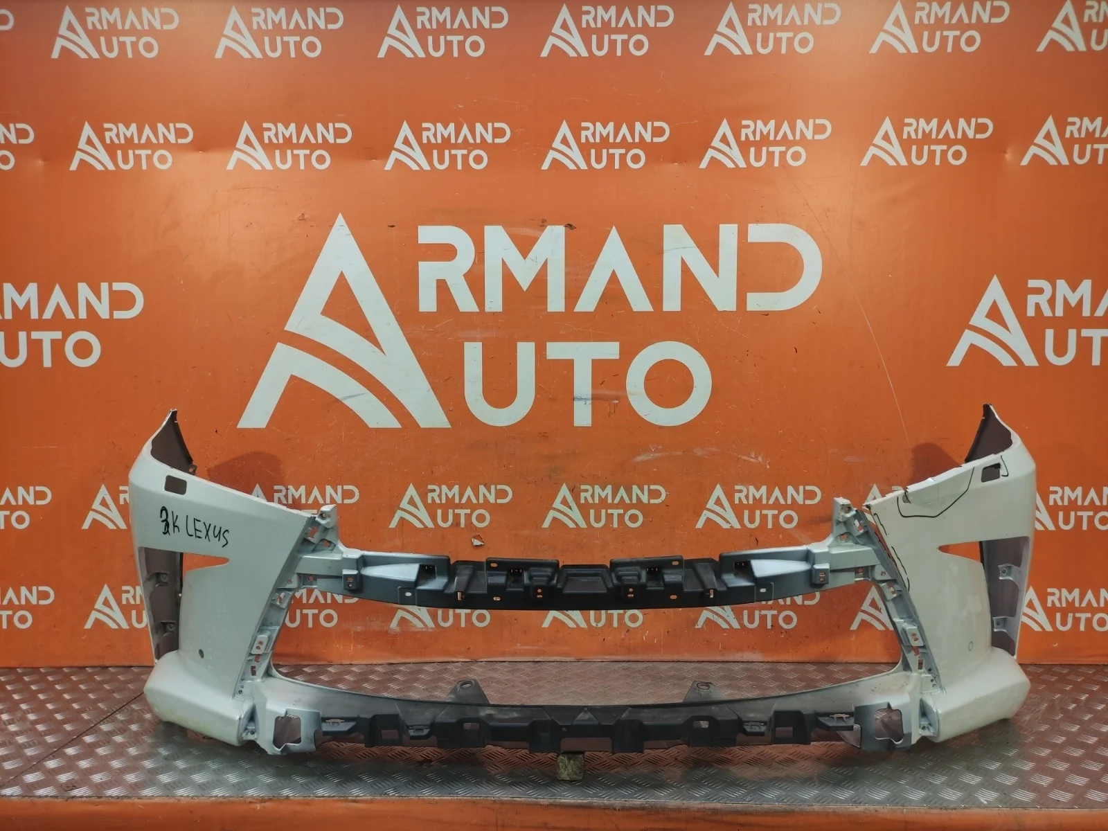 Бампер Lexus LX 2015-2023 URJ200