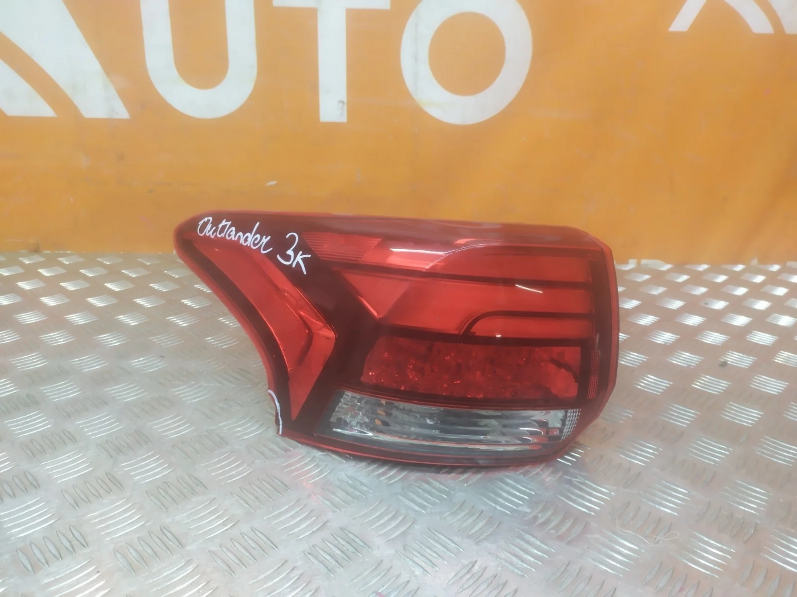 Фонарь внешний Mitsubishi Outlander 2015-нв 3