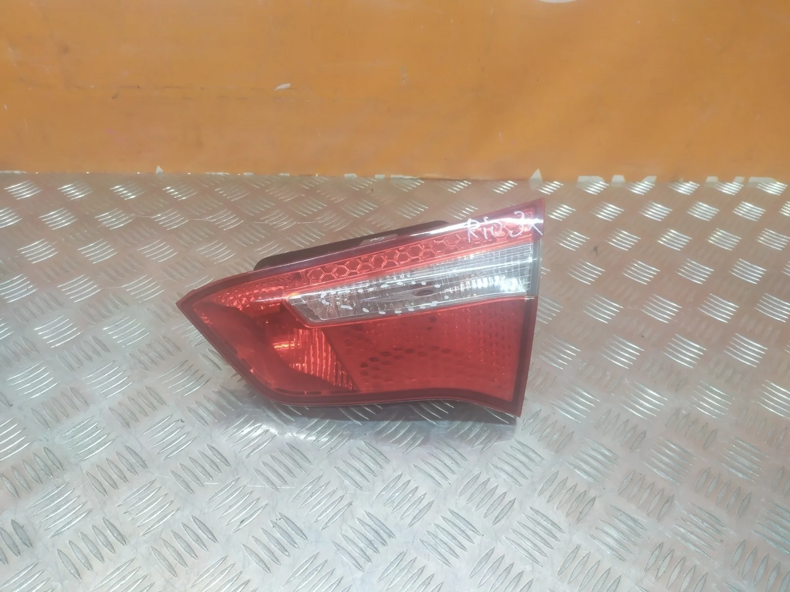 Фонарь внутренний KIA Rio 2011-2015 3 QB