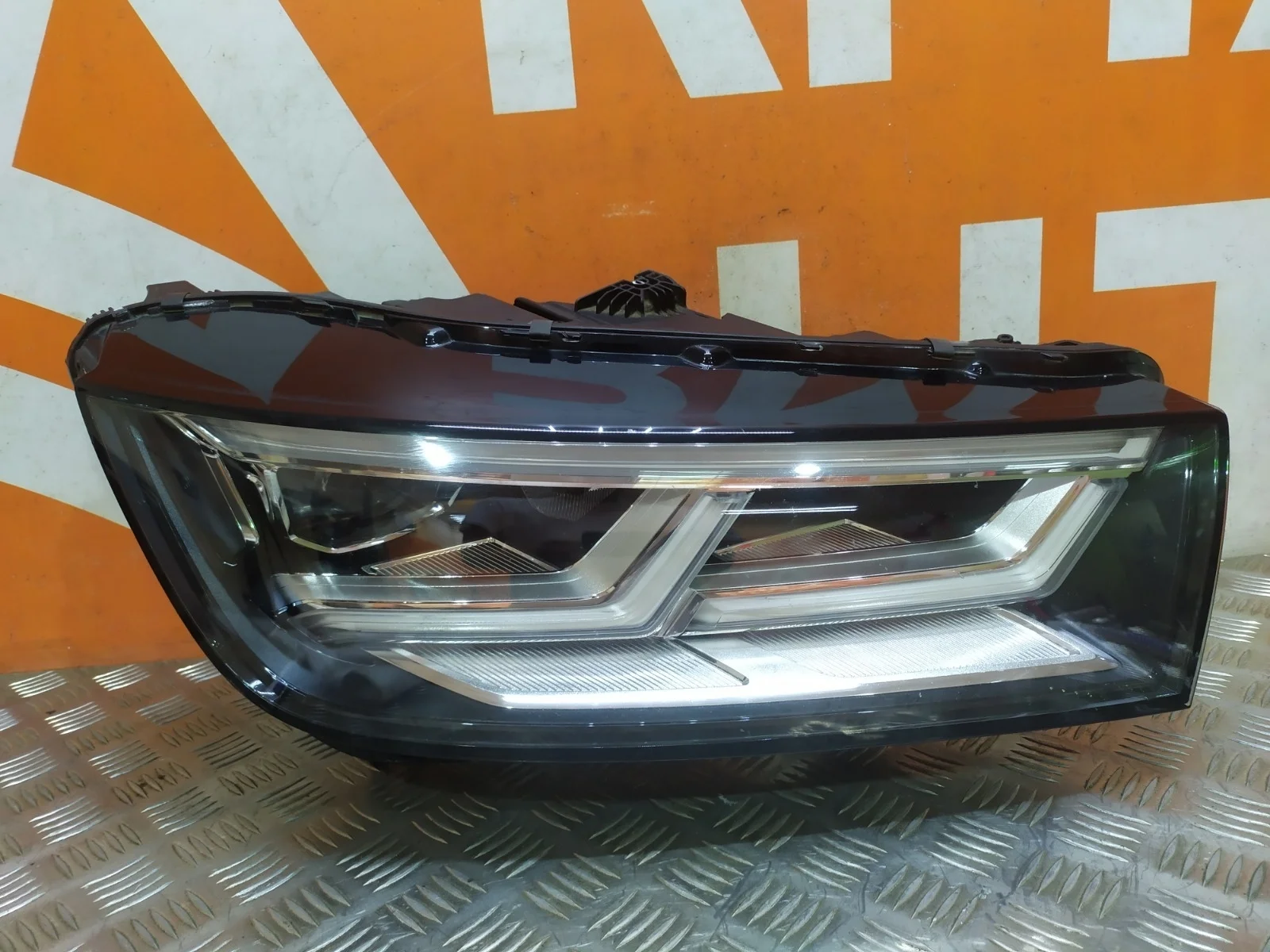 Фара Audi Q5 2017-2020 FY