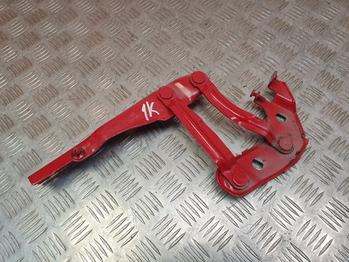 Петля капота Audi A1 2010-2018 8X