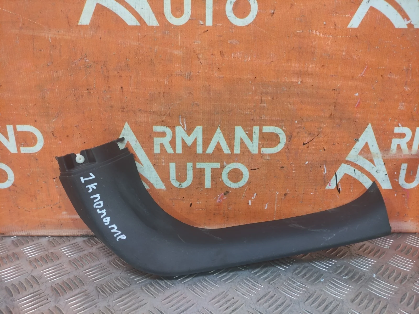 Обшивка двери багажника верхняя Mitsubishi Outlander 2012-нв 3