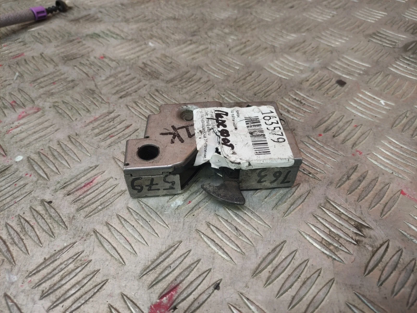 Замок капота Skoda Octavia 2013-нв A7 (5E)