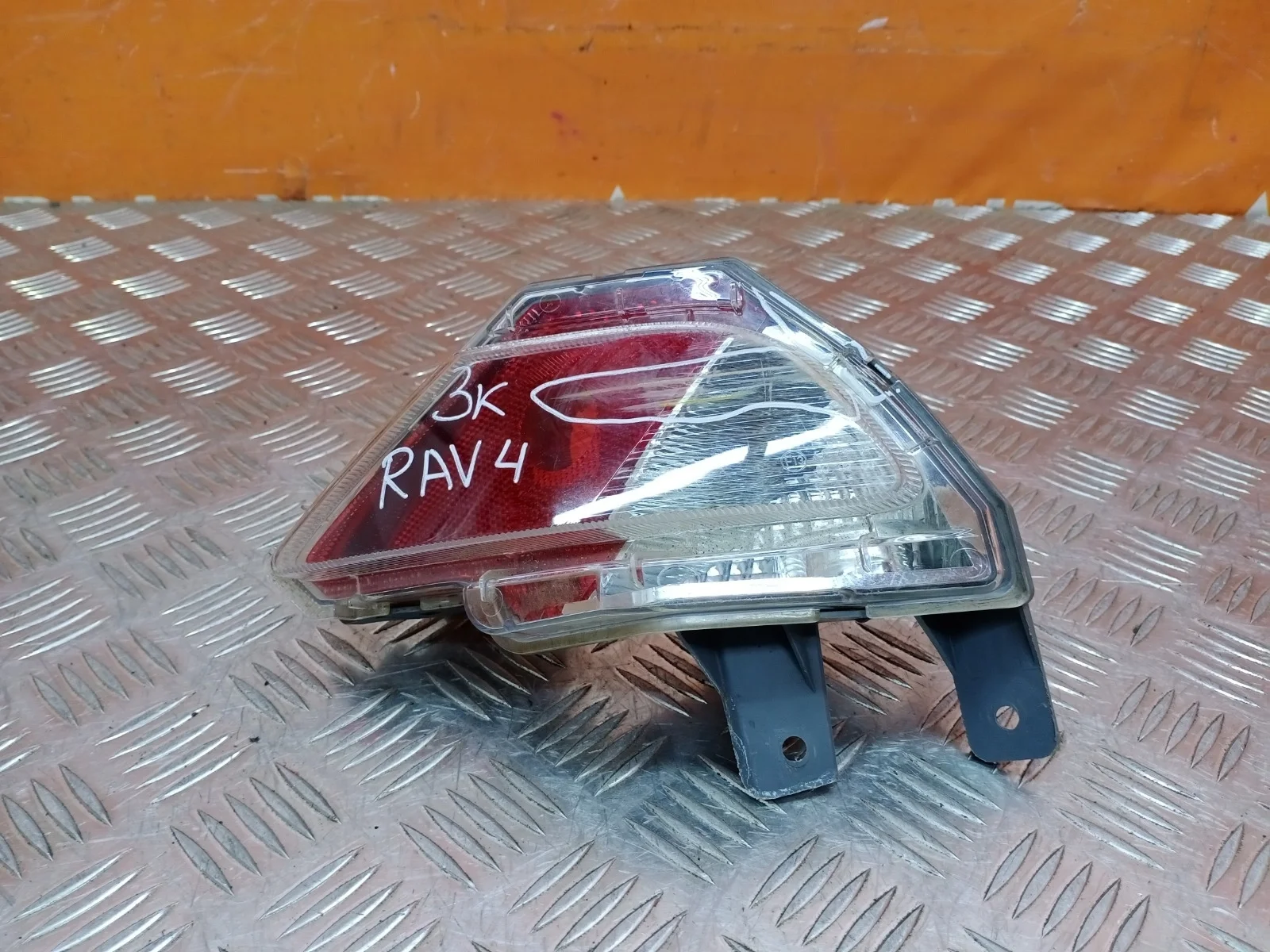 Фонарь противотуманный Toyota RAV4 2015-2019 CA40