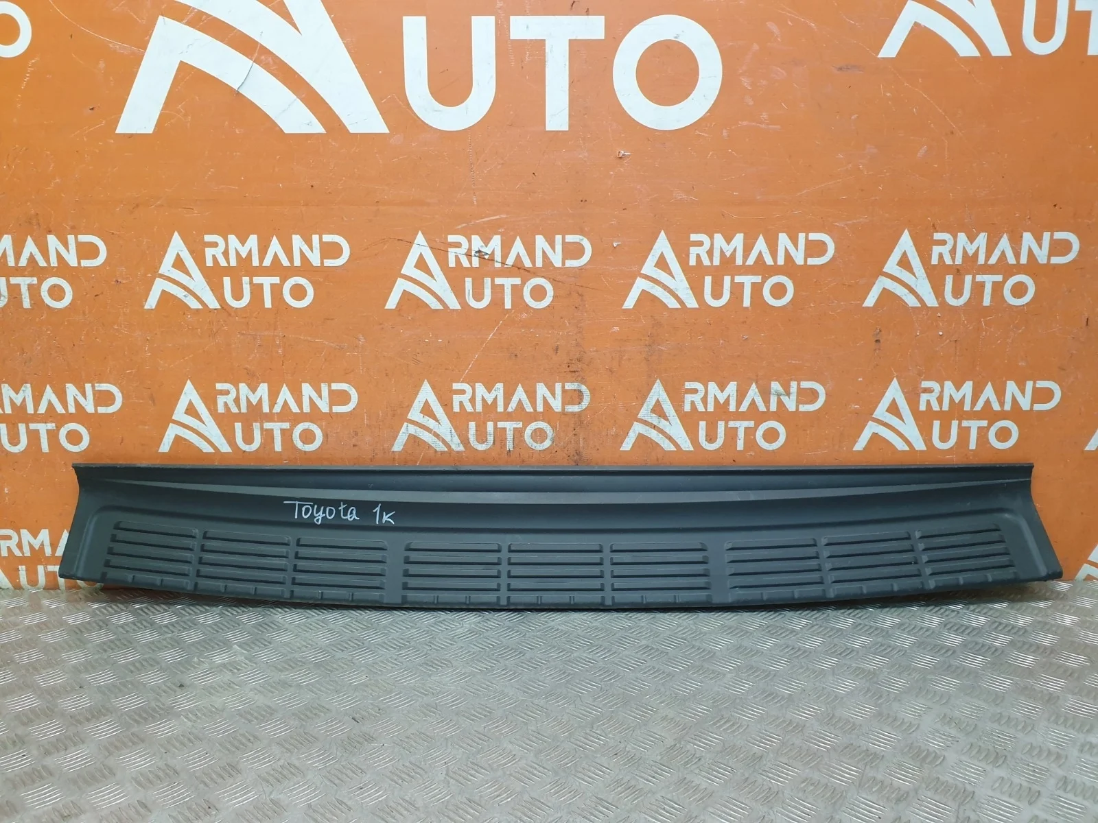 Накладка бампера верхняя Toyota Land Cruiser 2007-2021