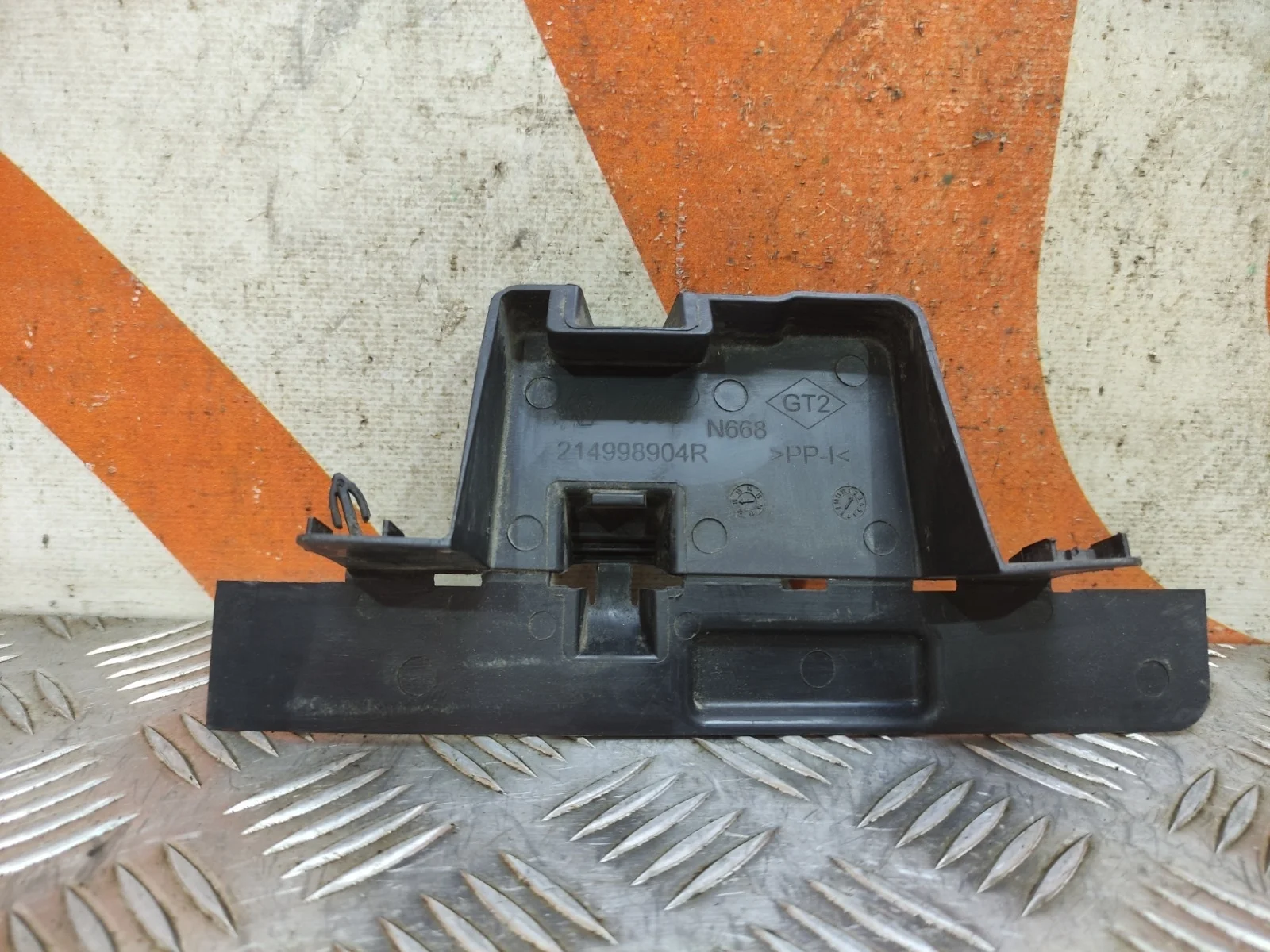 Кронштейн радиатора Renault Kaptur 2016-нв