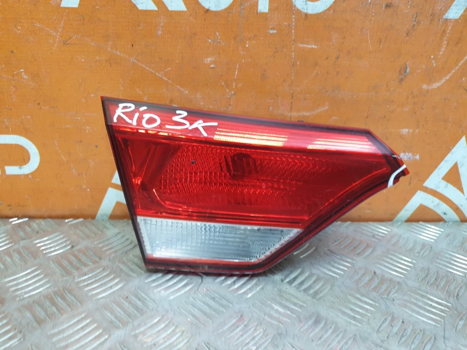 Фонарь внутренний Kia Rio 2017-2020 4 FB