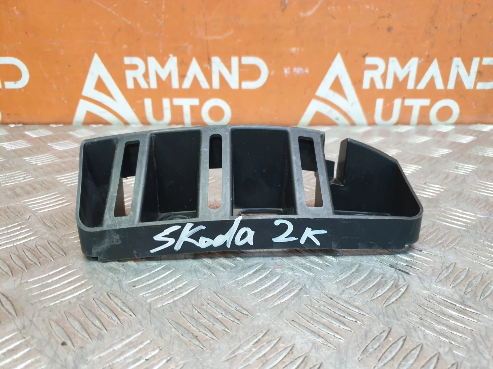 Кронштейн бампера Skoda Rapid 2014-2020