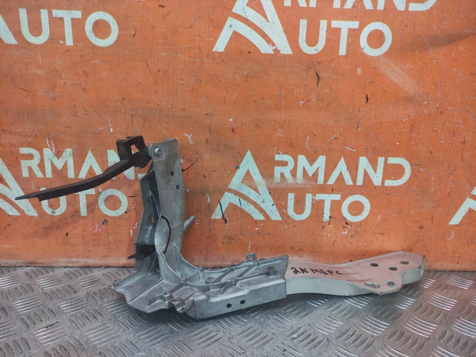 Кронштейн панели передней Mercedes GLC-Class 2015-нв X253