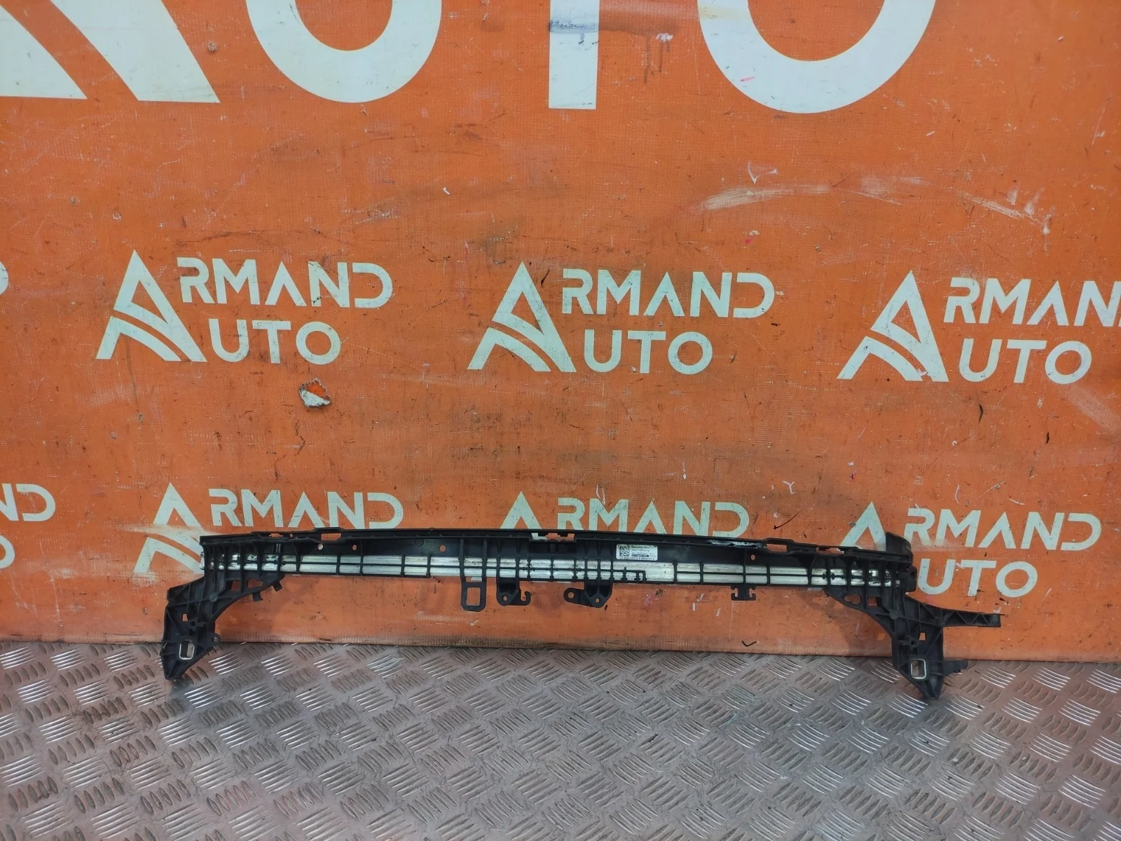 Кронштейн радиатора верхний Mercedes -Class 2016-нв W213