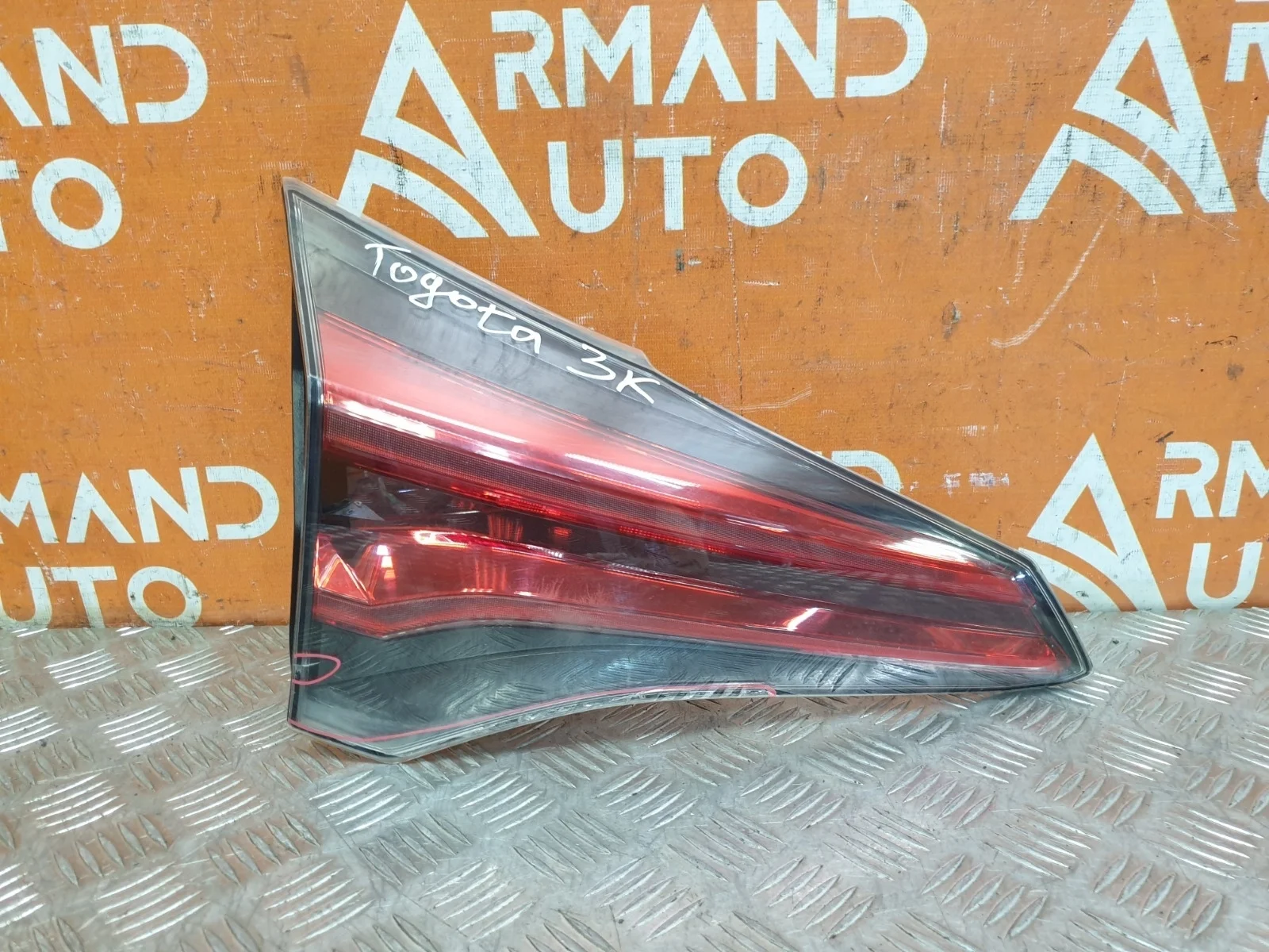 Фонарь внутренний Toyota RAV4 2015-2019 CA40