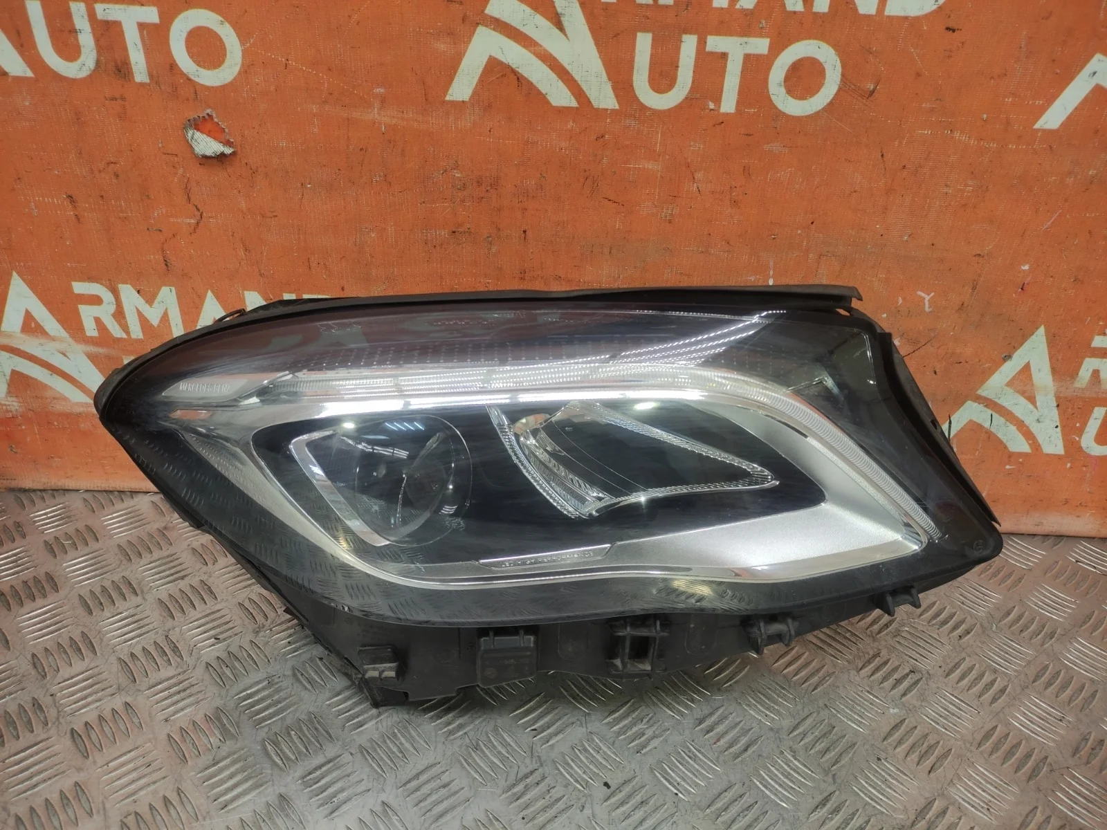 Фара Mercedes GLA-Class 2017-2020 X156