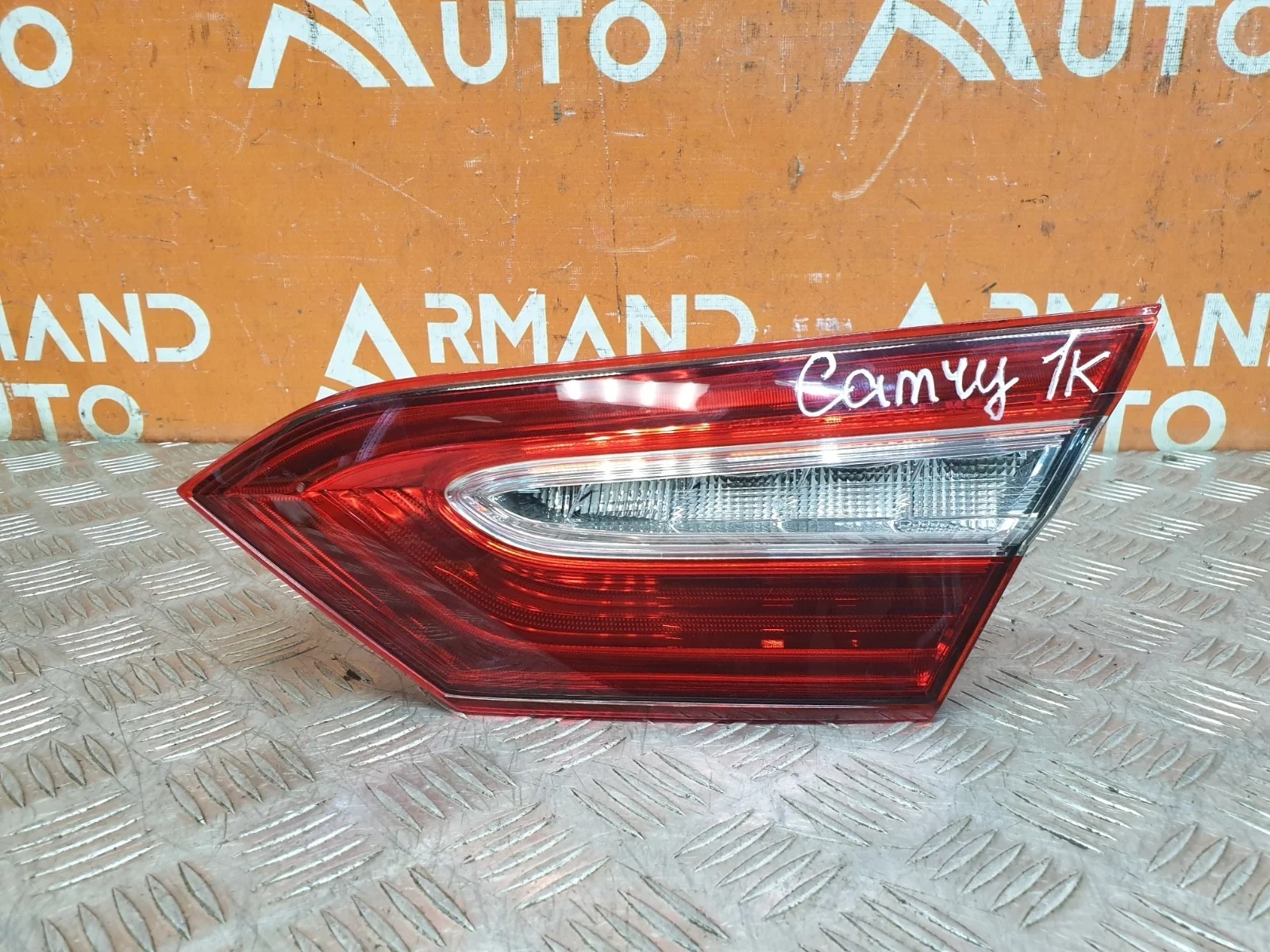 Фонарь внутренний Toyota Camry 2017-нв 8 XV70