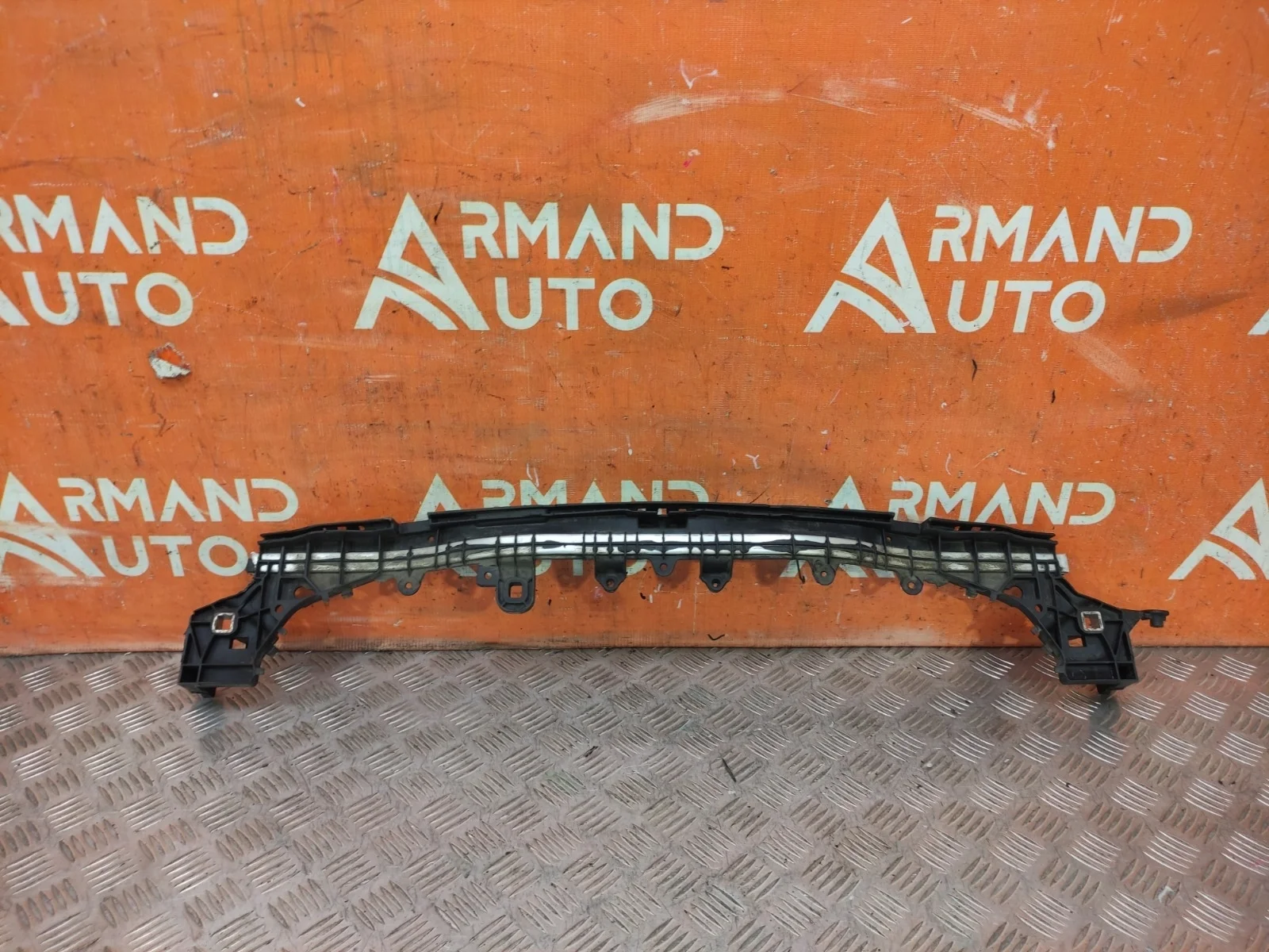 Кронштейн радиатора Mercedes -Class 2014-2021 W205