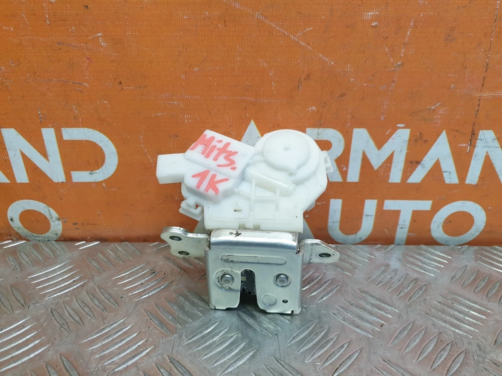 Замок двери багажника Mitsubishi Pajero Sport 2015-нв 3