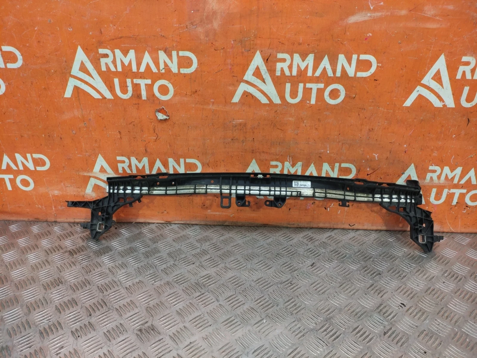 Кронштейн радиатора верхний Mercedes -Class 2016-нв W213