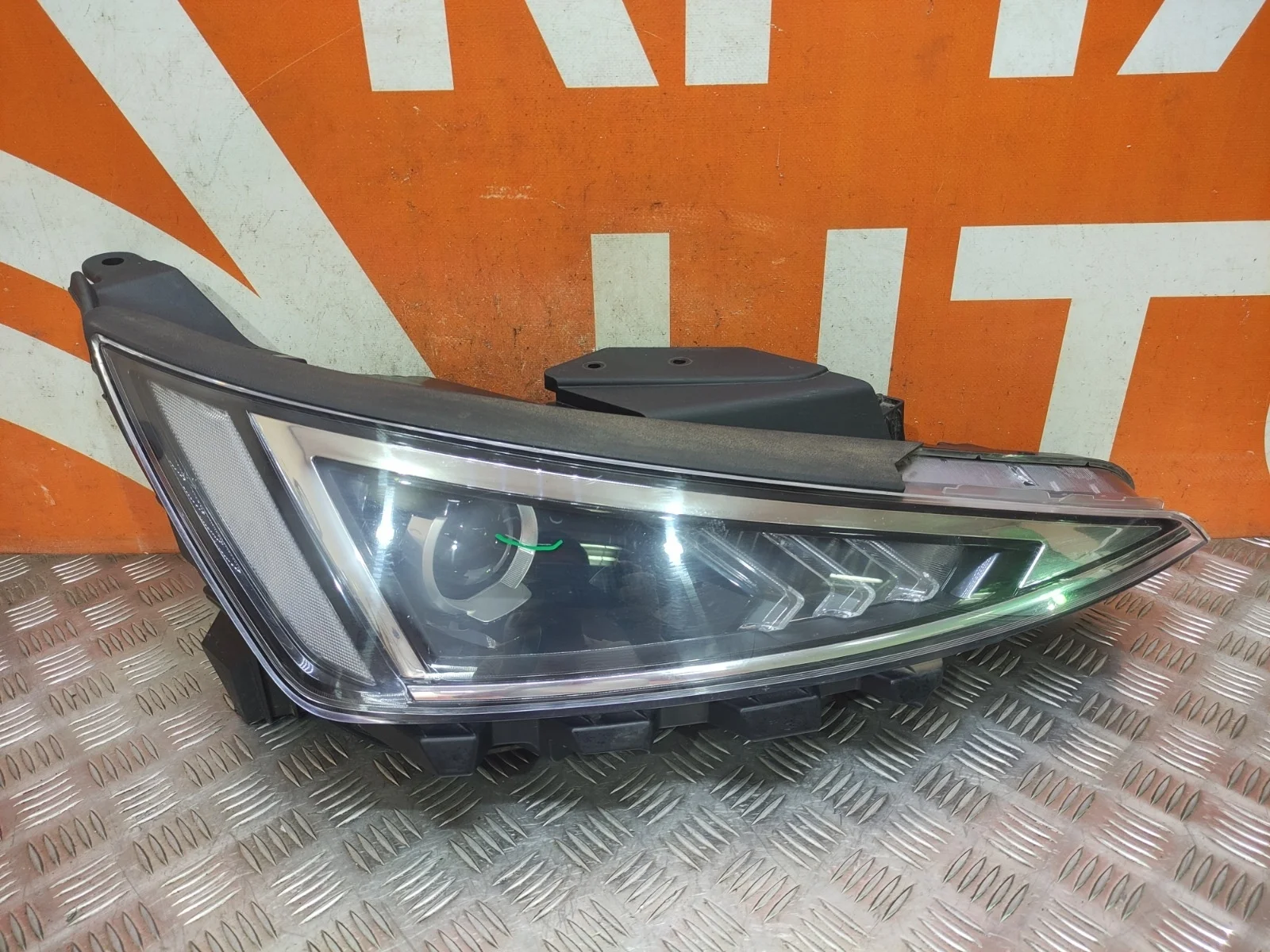 Фара Hyundai Elantra 2018-2020 6 AD