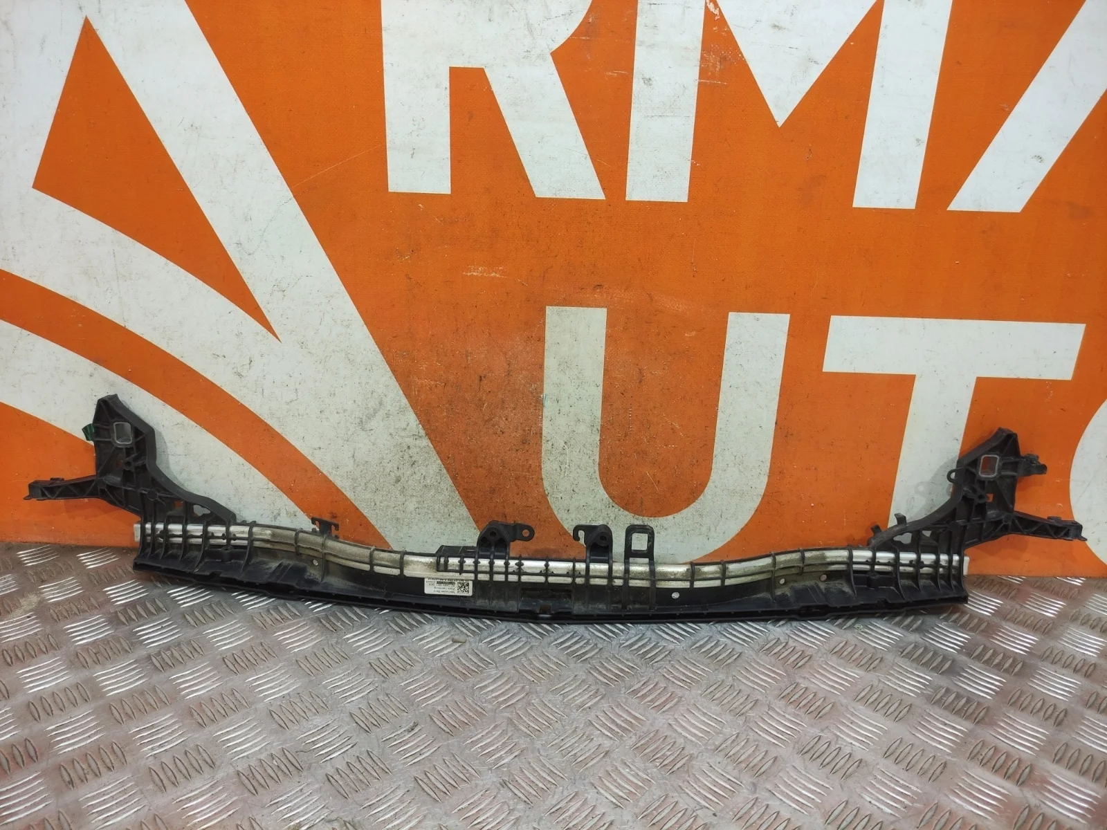 Кронштейн радиатора верхний Mercedes -Class 2016-нв W213