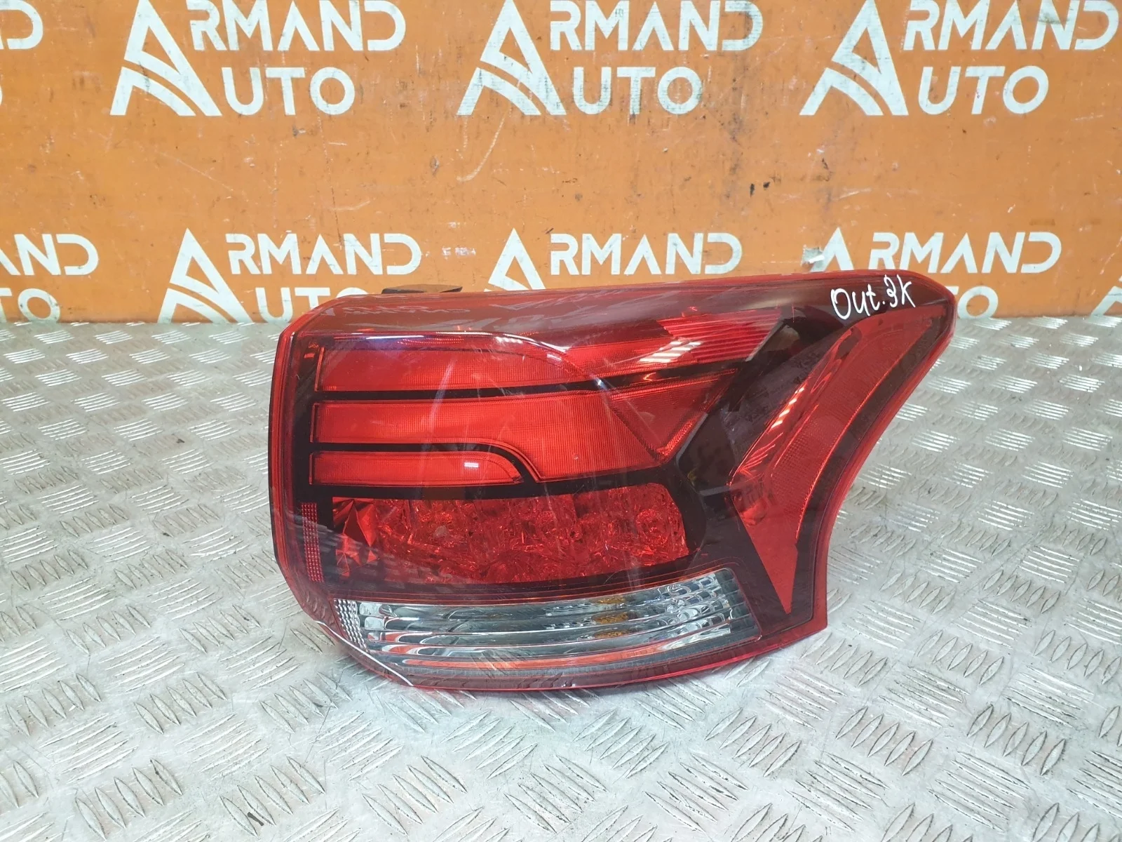 Фонарь внешний Mitsubishi Outlander 2015-нв 3