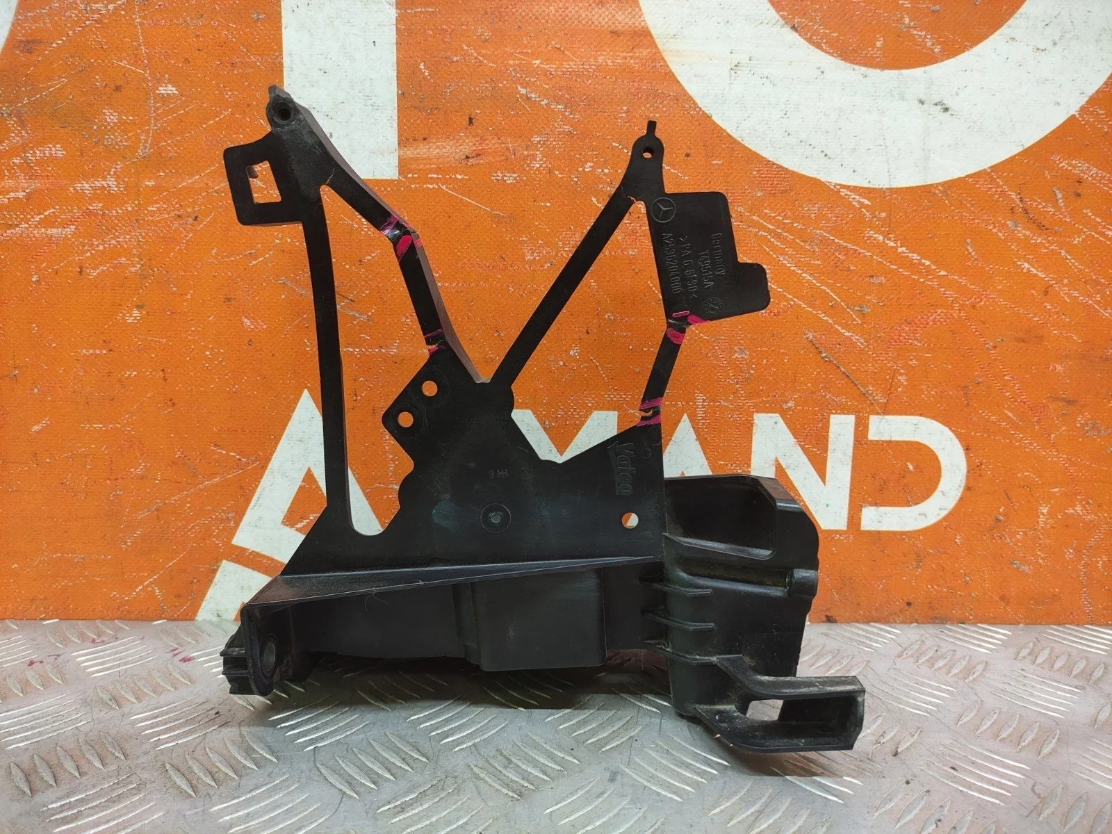 Кронштейн панели передней Mercedes GLC-Class 2015-нв X253