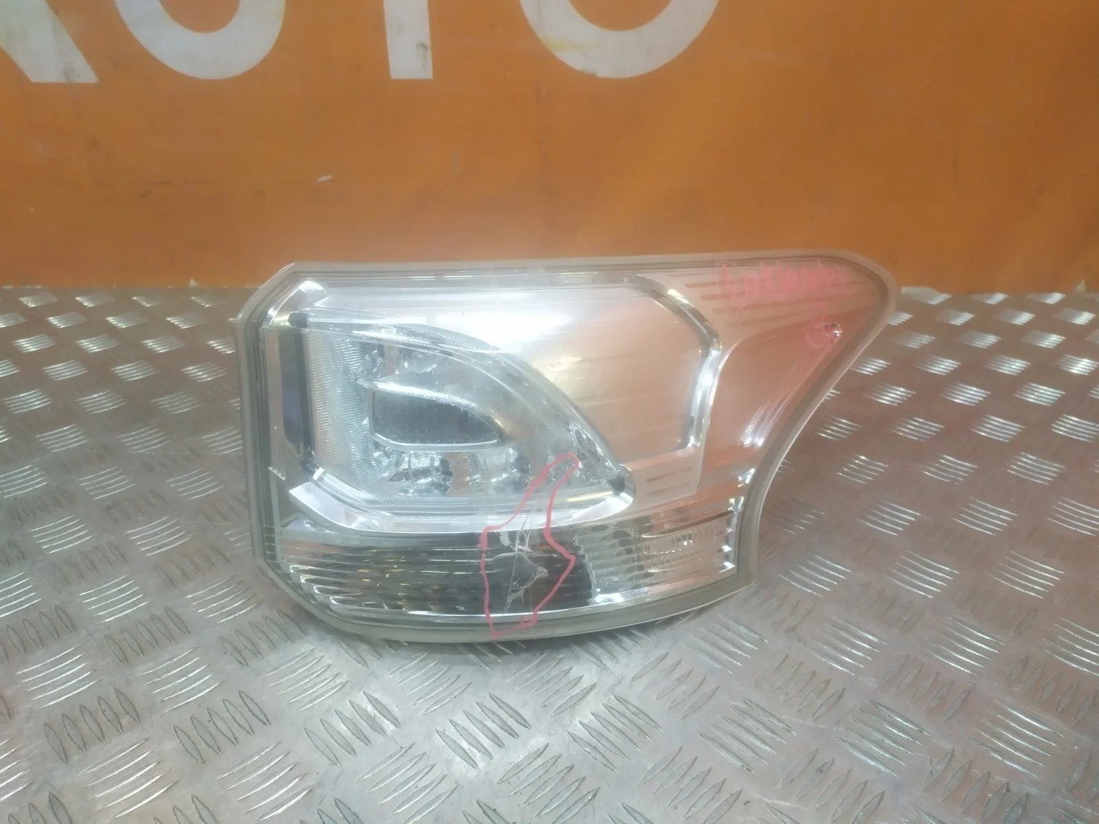Фонарь внешний Mitsubishi Outlander 2014-2015 3