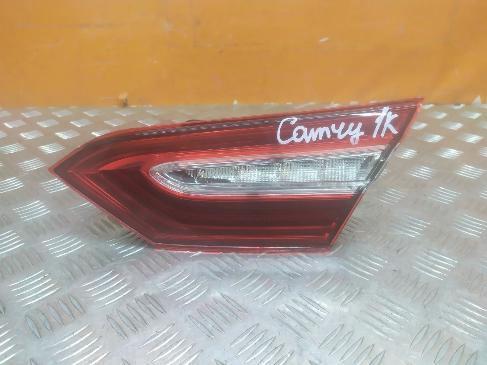 Фонарь внутренний Toyota Camry 2017-нв 8 XV70