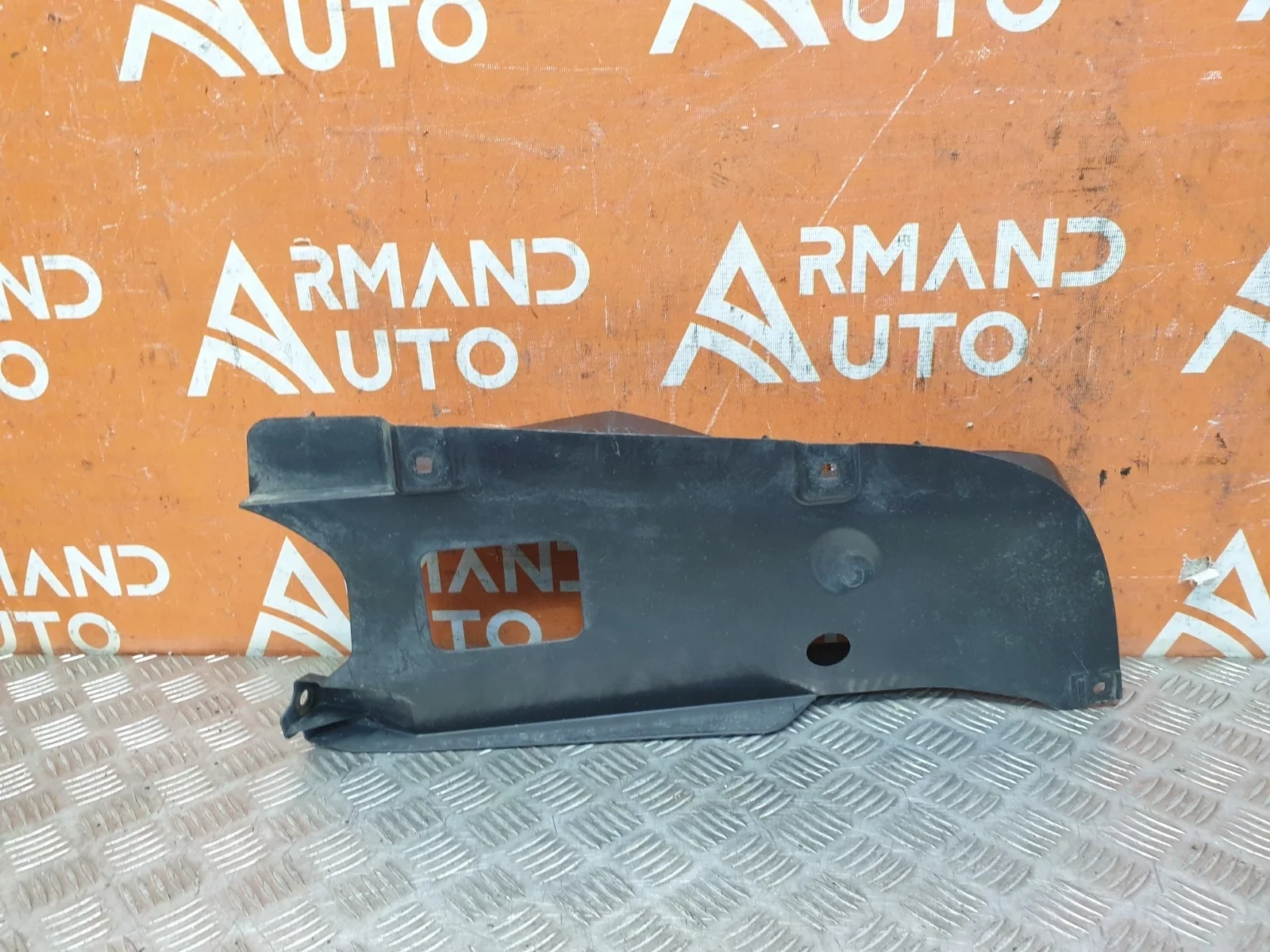 Пыльник бампера Toyota Land Cruiser 2015-2021 200