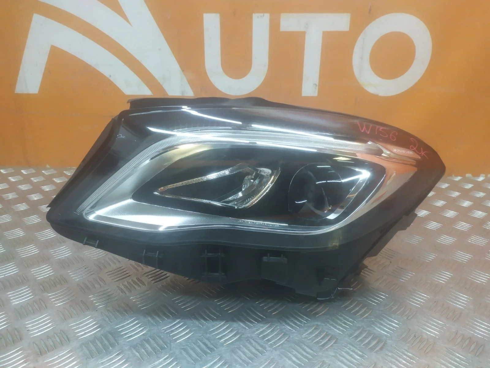 Фара Mercedes GLA-Class 2017-2020 X156