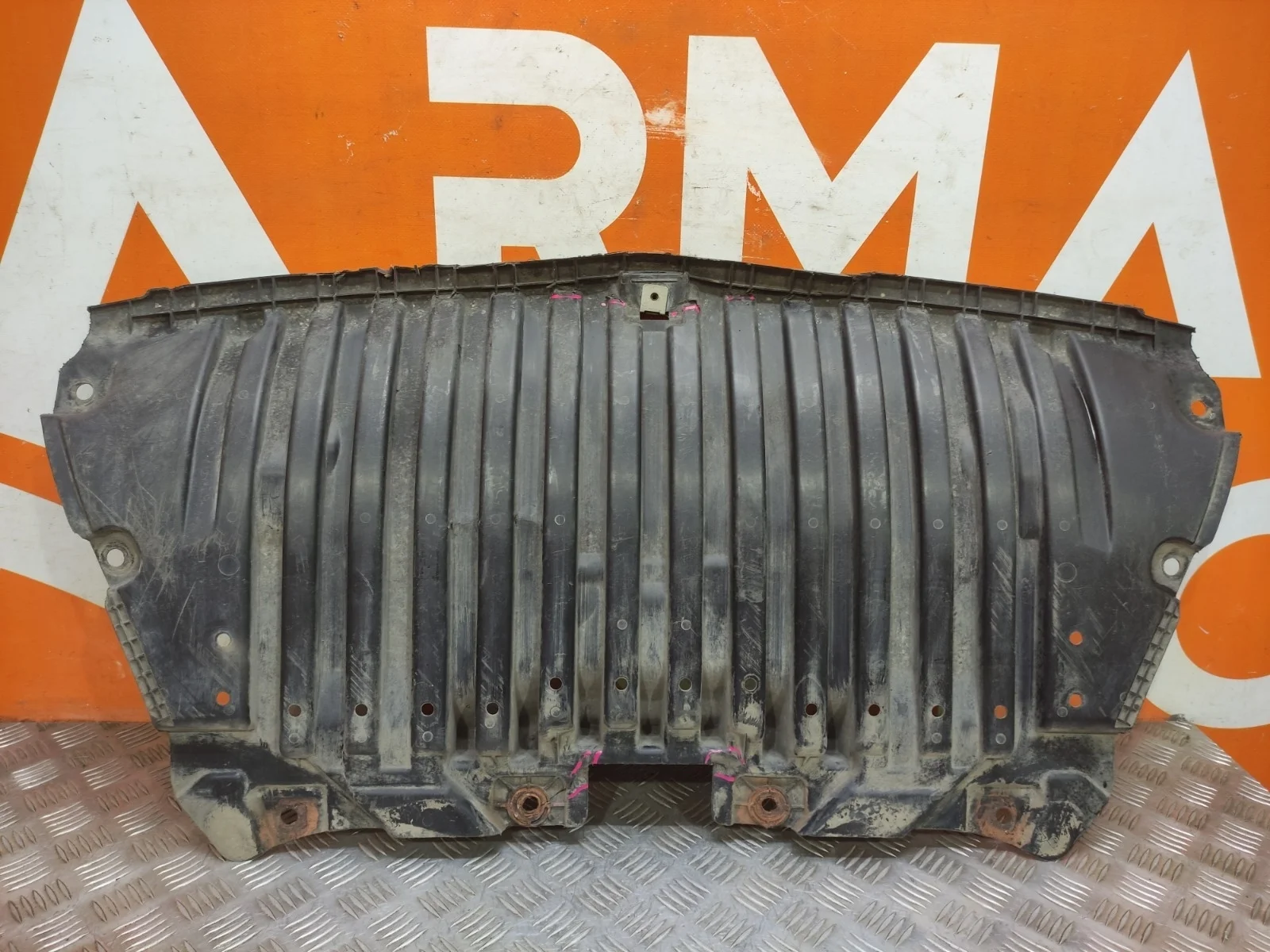 Пыльник двигателя Mercedes -Class 2016-нв W213