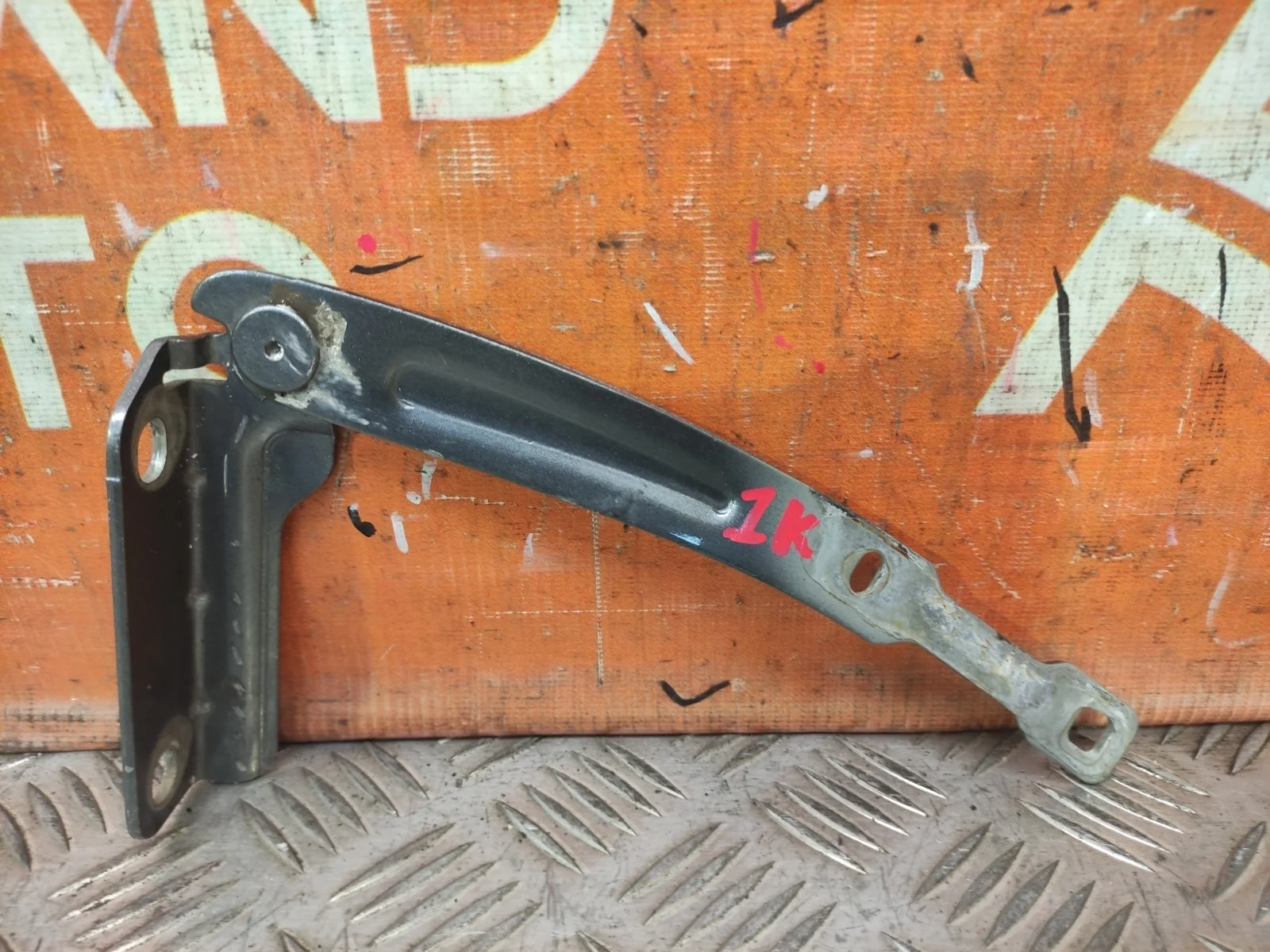 Петля капота Renault Duster 2010-2021