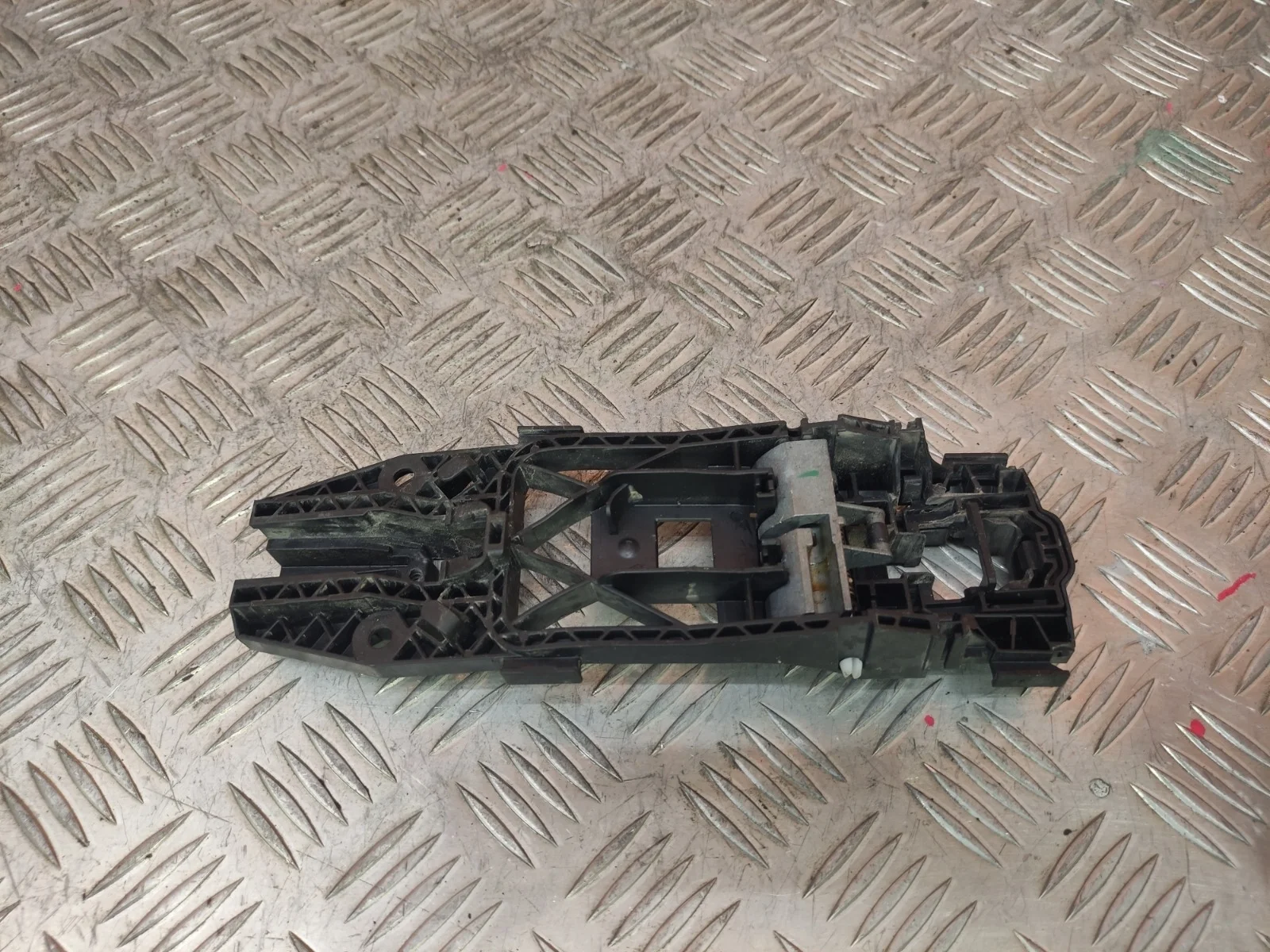 Кронштейн ручки двери Skoda Kodiaq 2016-нв