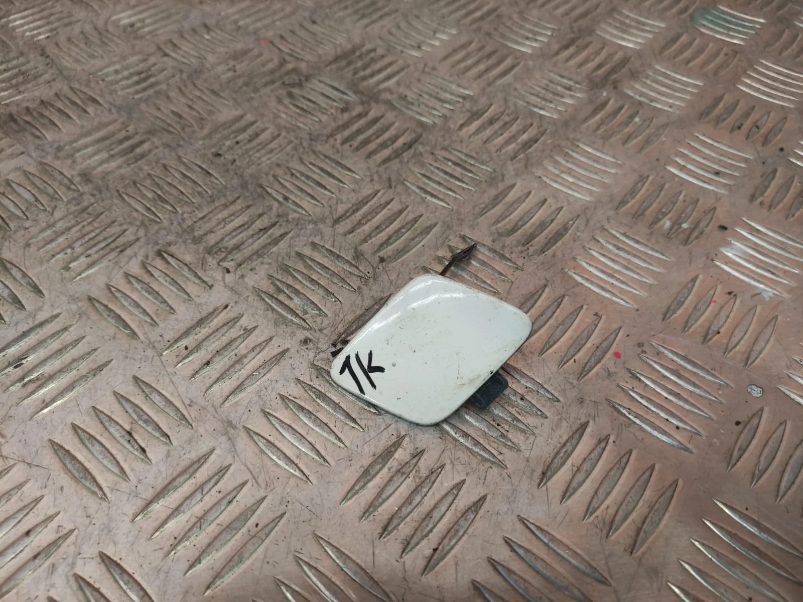 Заглушка буксировочного крюка Audi A1 2014-2018 8X