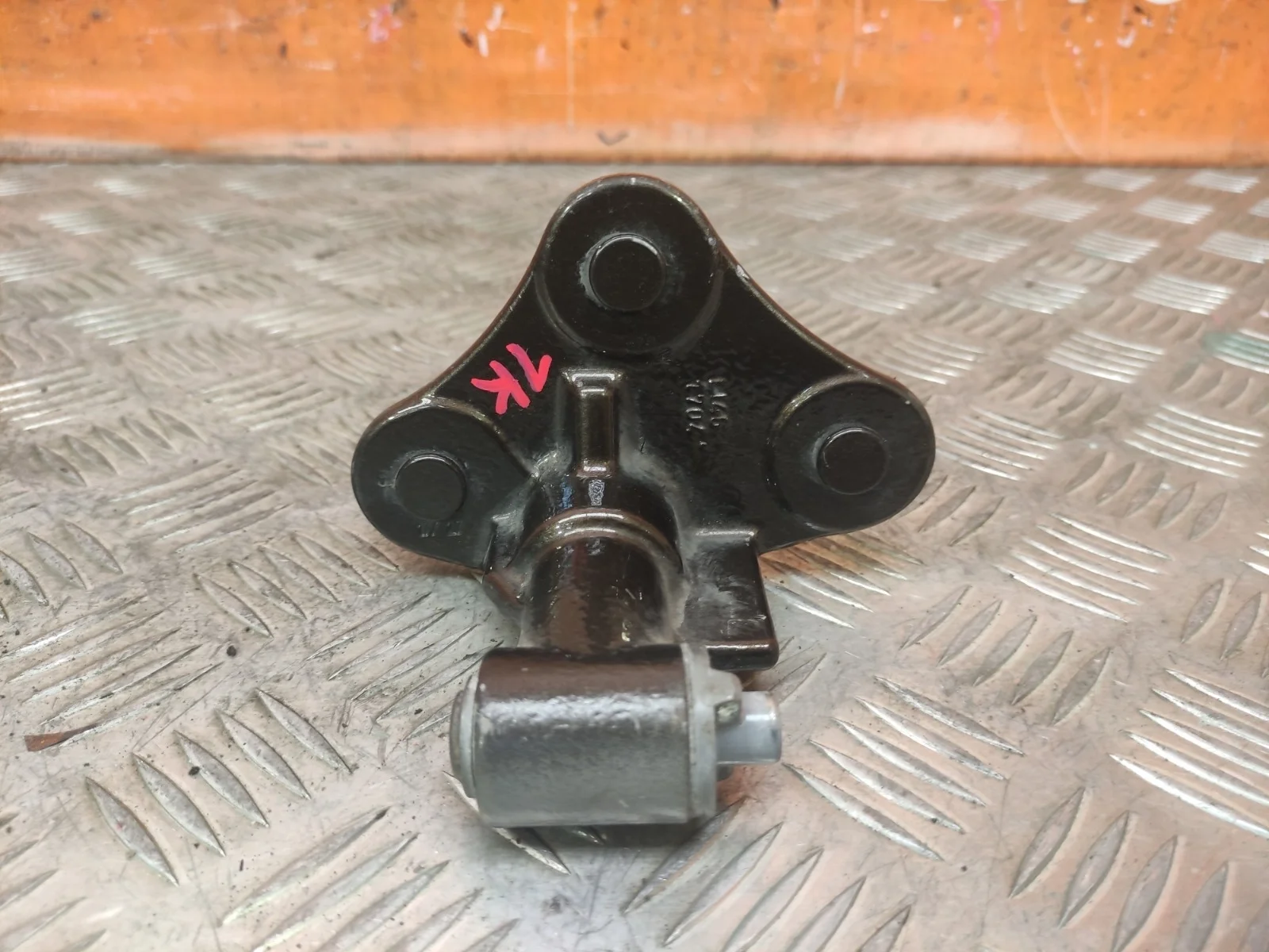 Петля двери нижняя Mercedes GLE Coupe 2015-2019 C292