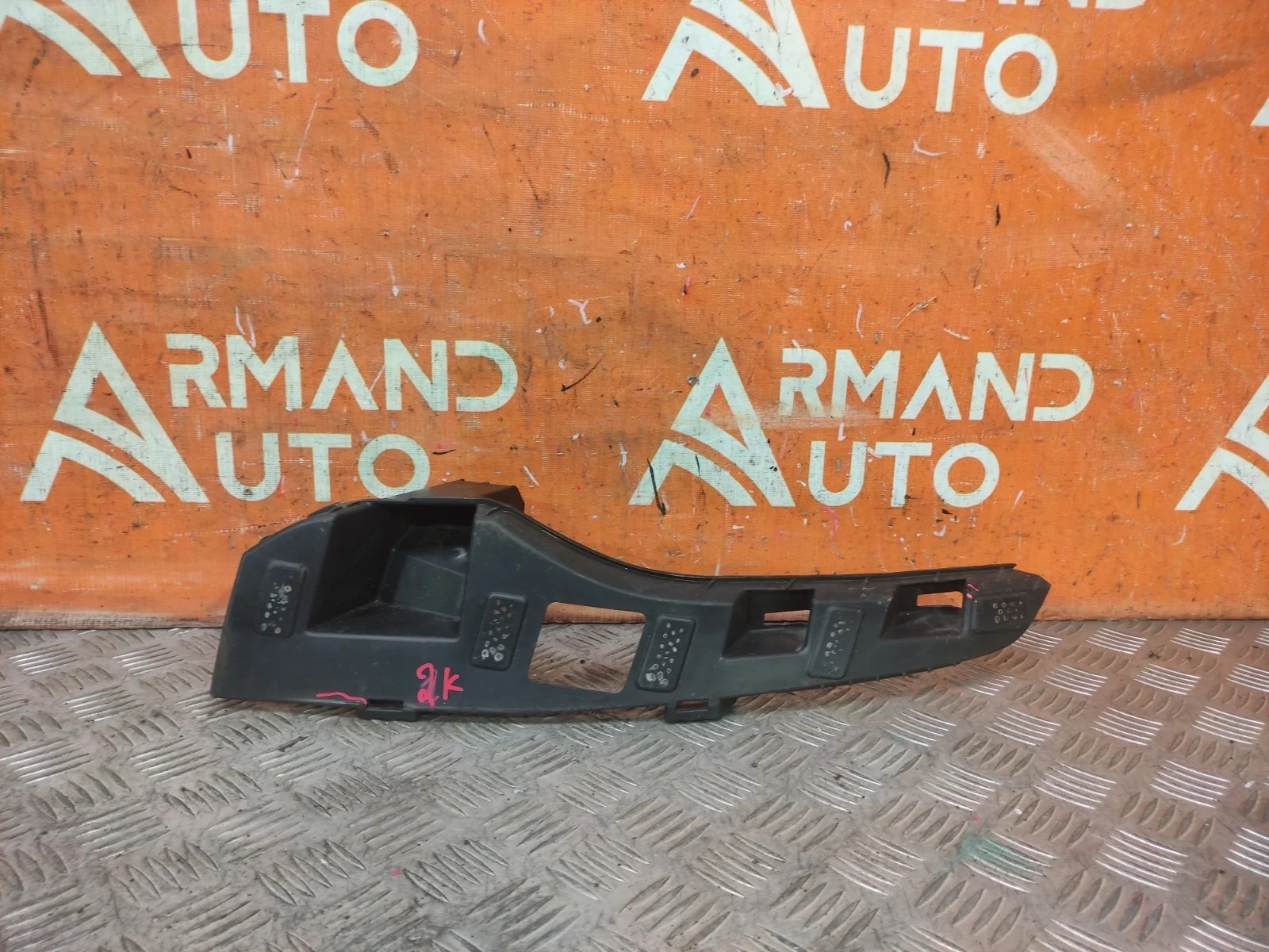 Кронштейн бампера верхний RENAULT Arkana 2019-нв