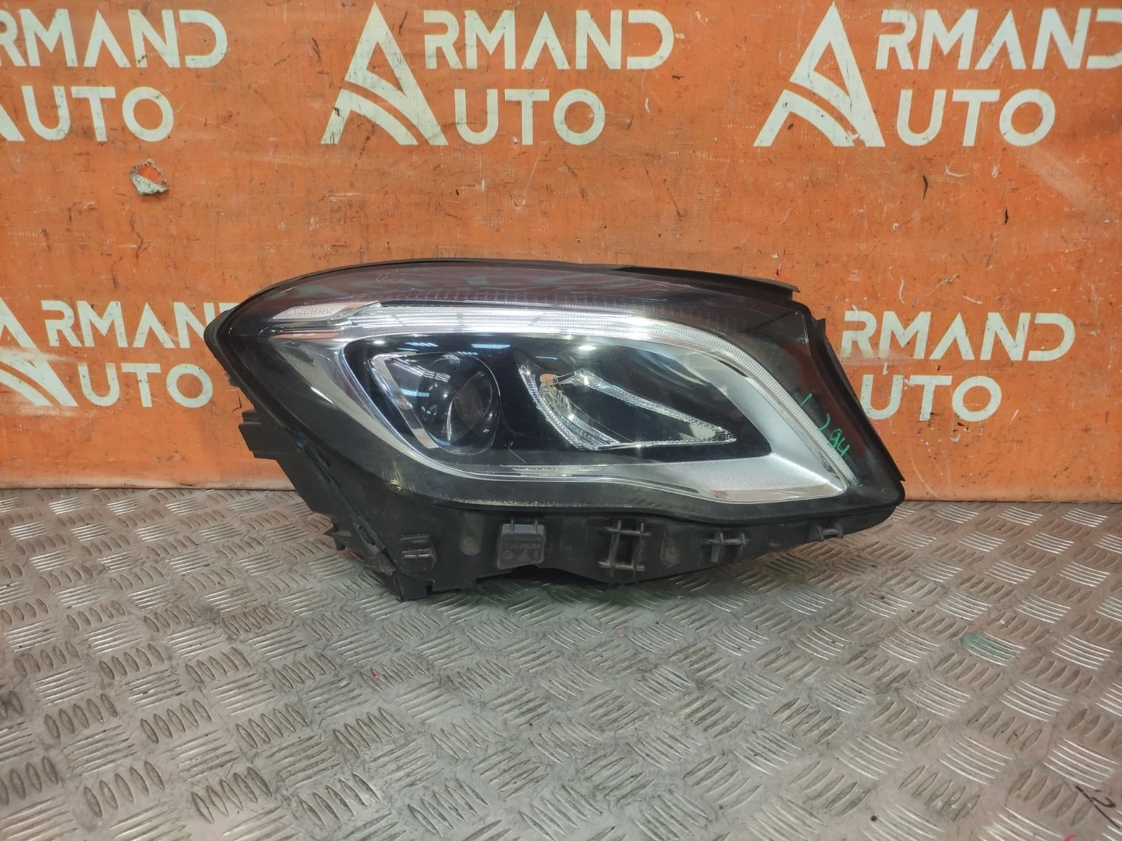 Фара Mercedes GLA-Class 2017-2020 X156