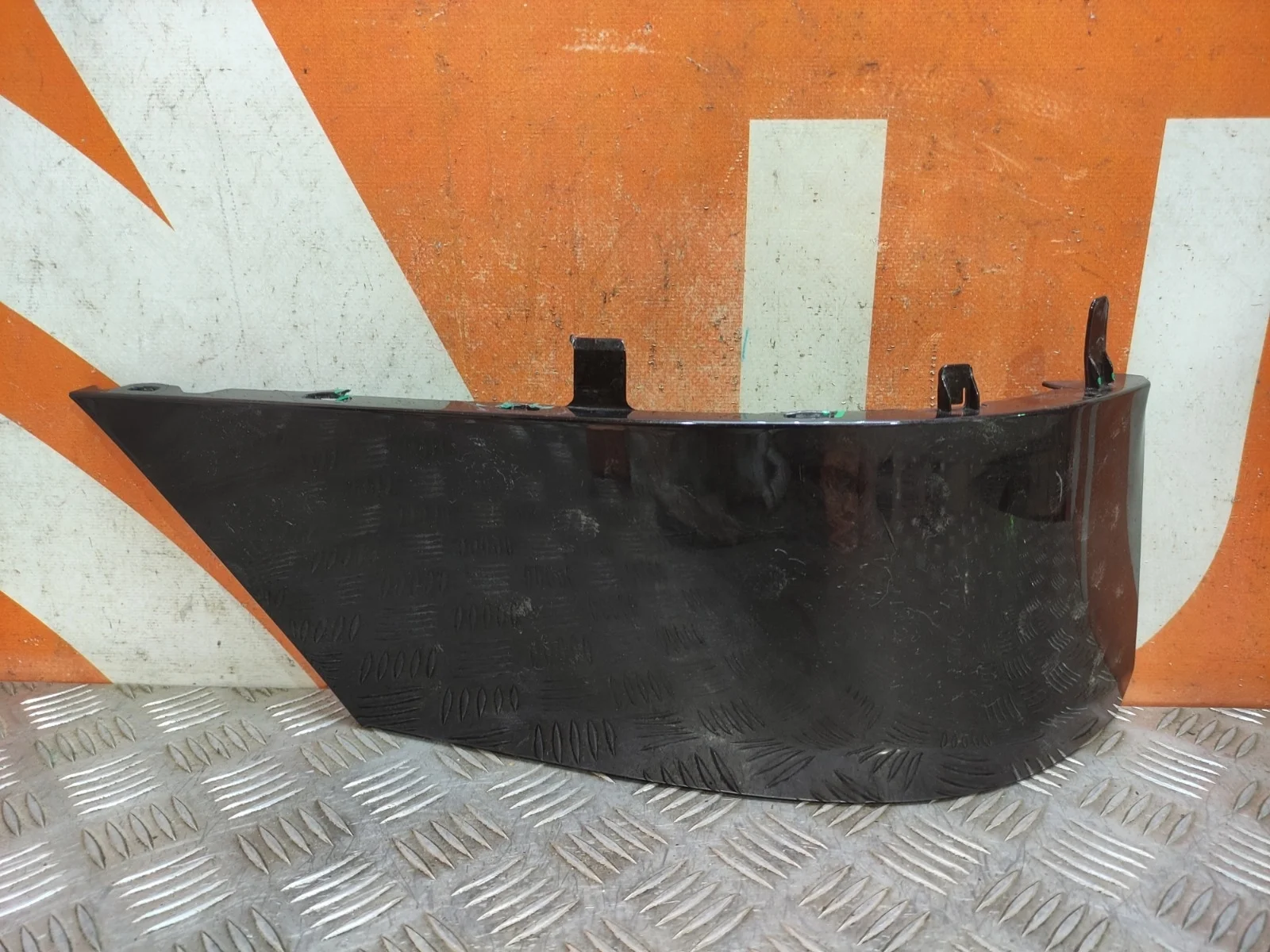 Накладка бампера Lexus LX 2015-2023 URJ200