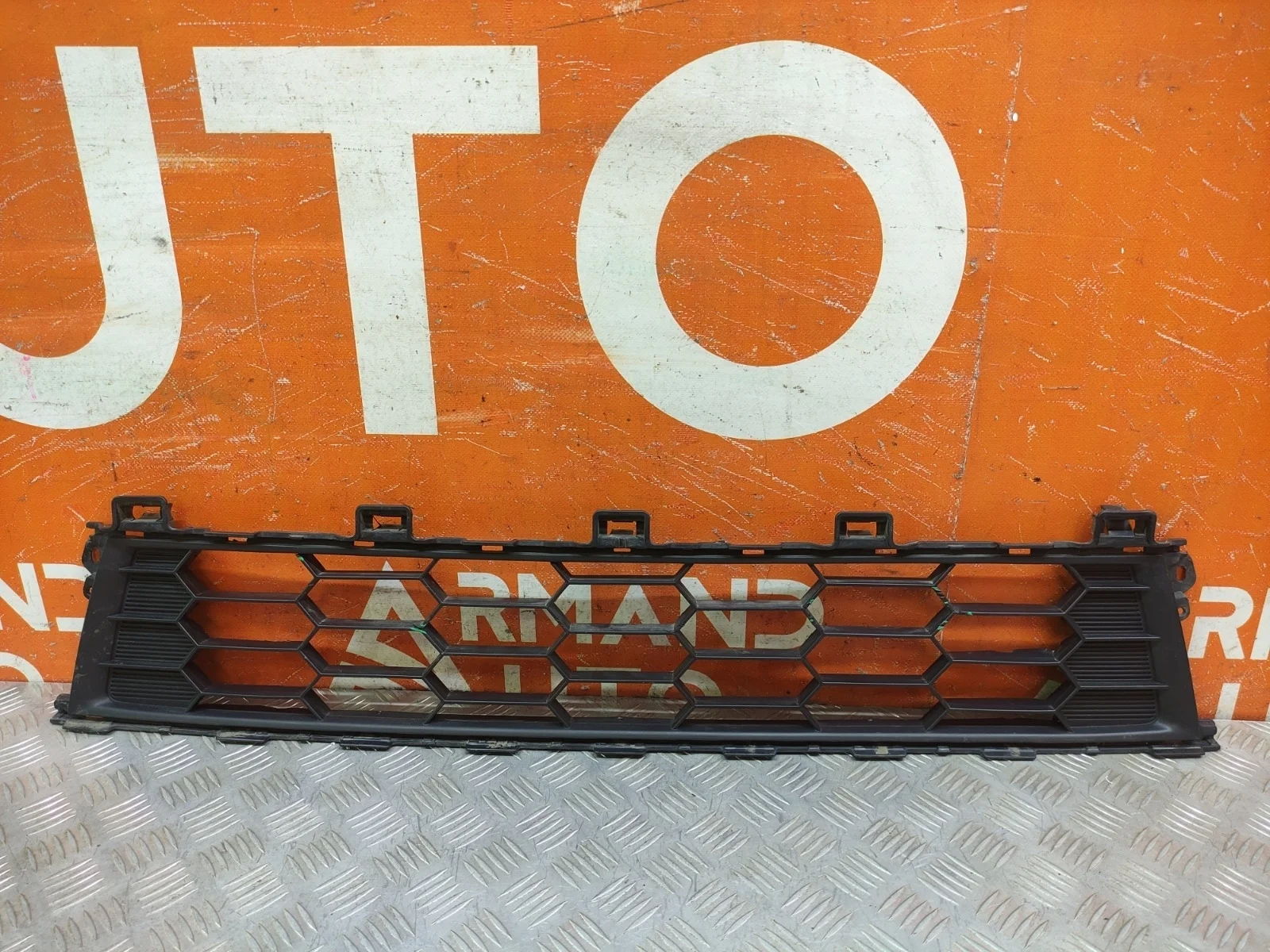 Решетка бампера Mitsubishi L200 2015-2019