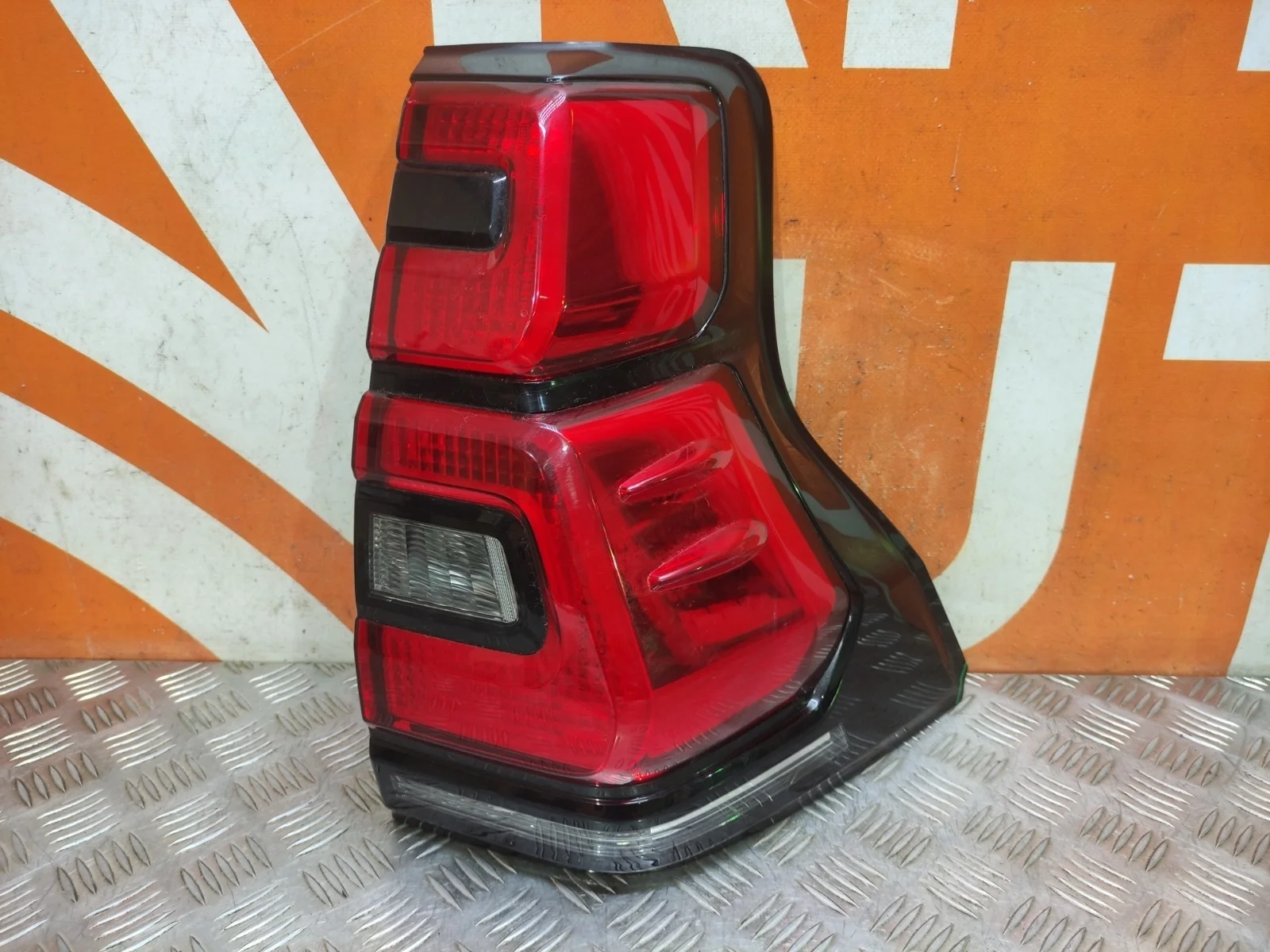 Фонарь Toyota Land Cruiser Prado 2017-нв 150