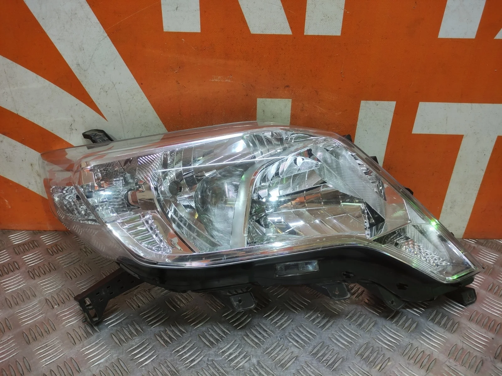 Фара Toyota Land Cruiser Prado 2013-2017 150