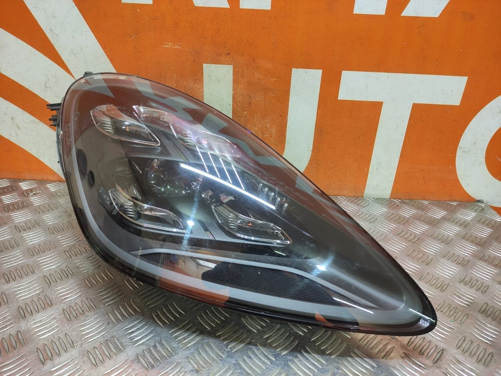 Фара Porsche Cayenne 2017-нв 3 PO536