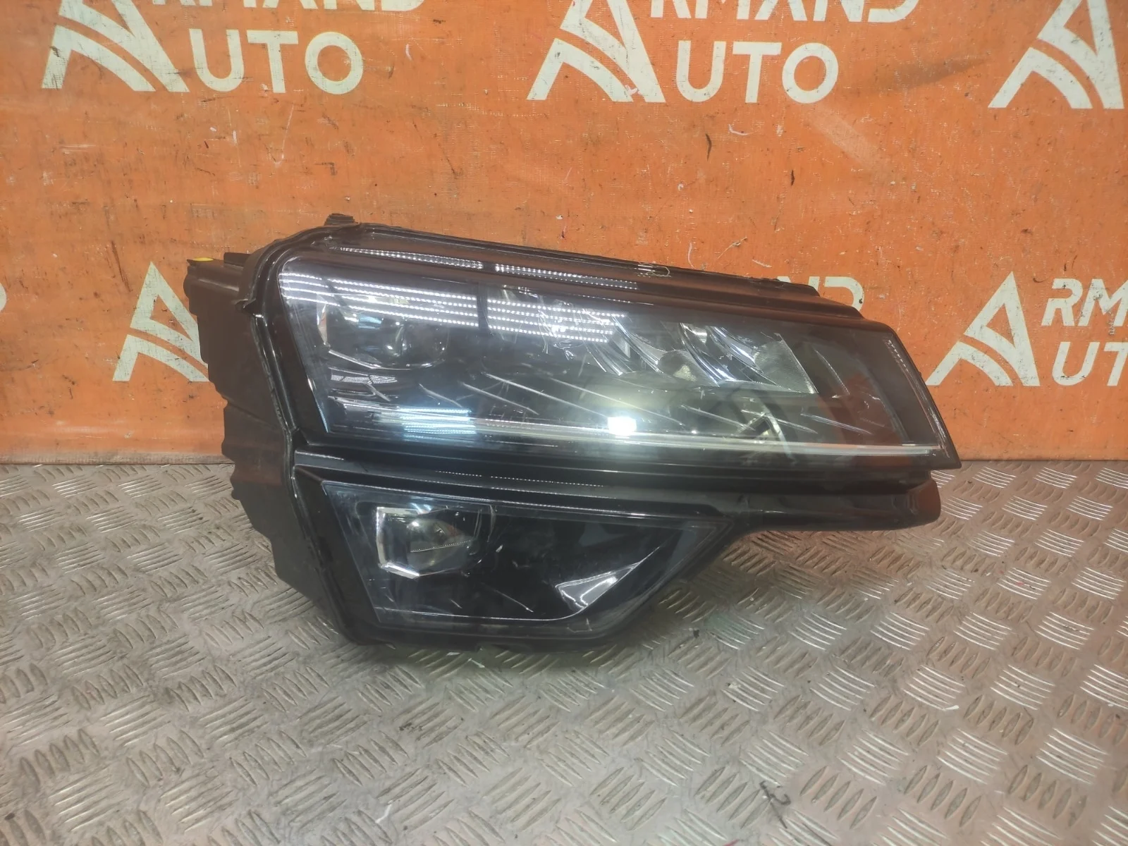 Фара Skoda Karoq 2017-нв