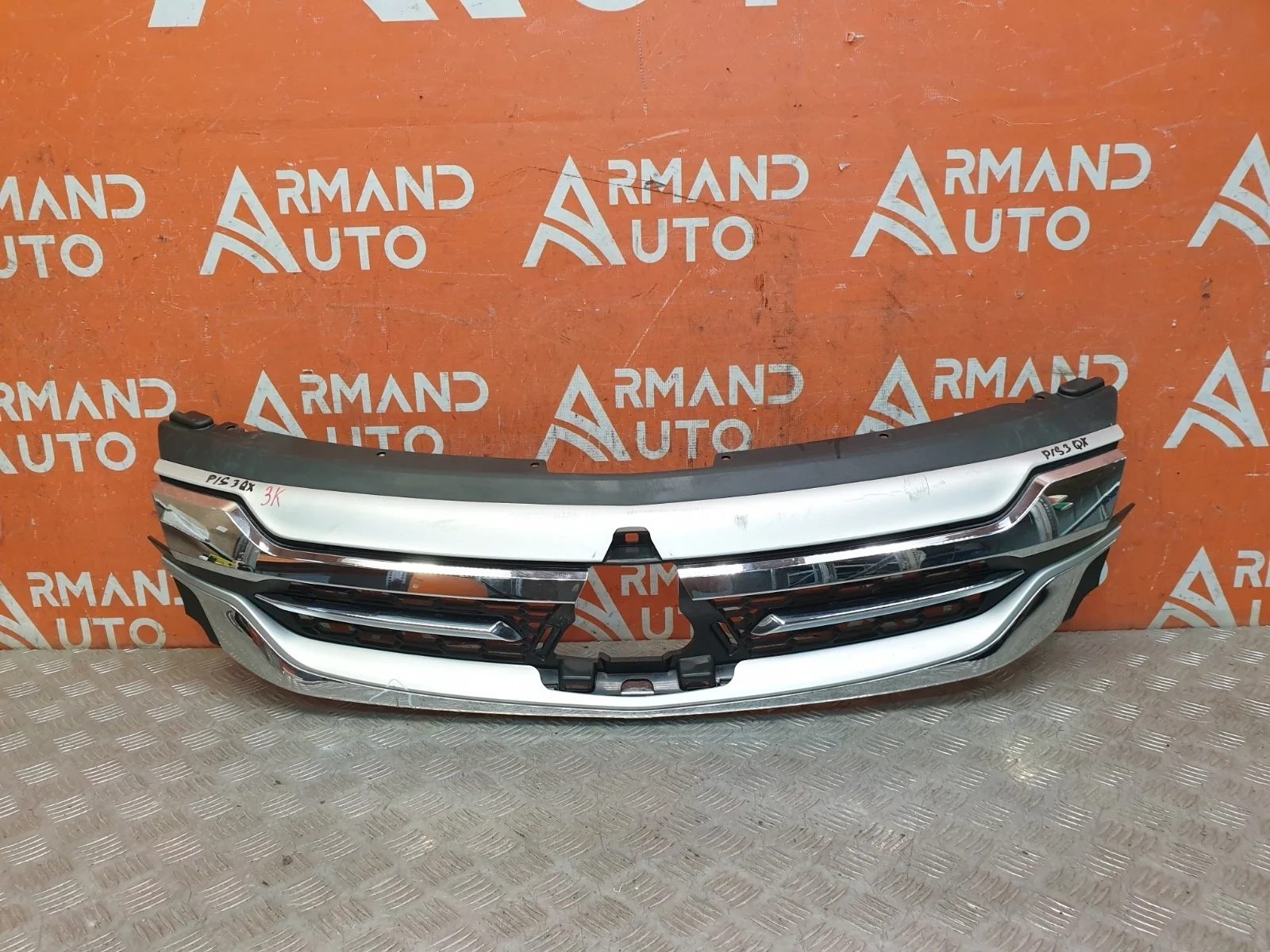 Решетка радиатора Mitsubishi Pajero Sport 2015-2021 3