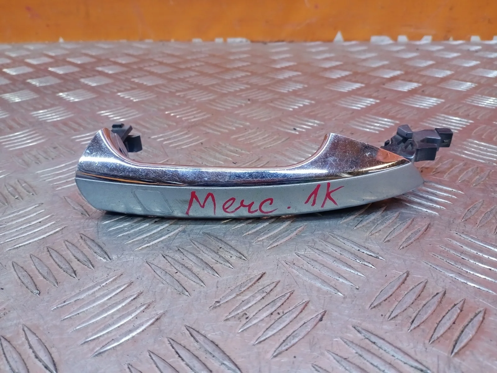 Ручка двери внешняя Mercedes -Class 2006-2015 W204